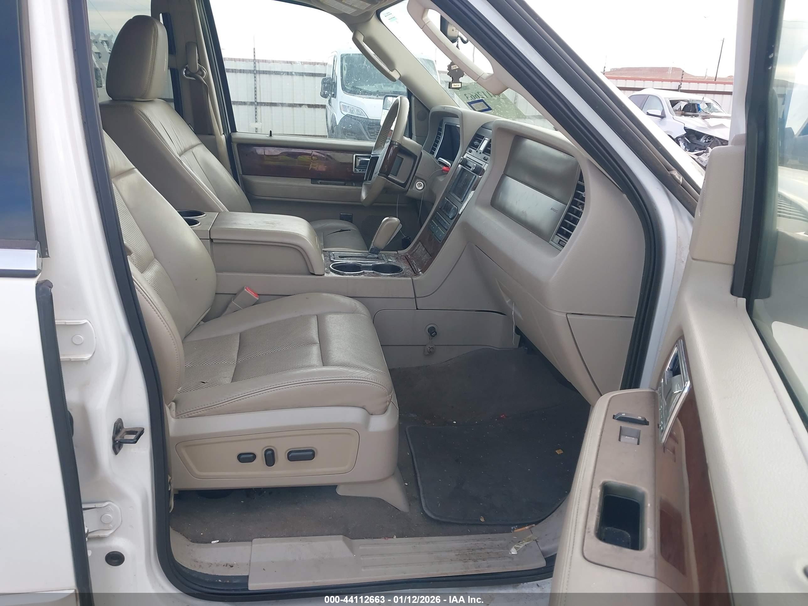 LINCOLN NAVIGATOR image 5