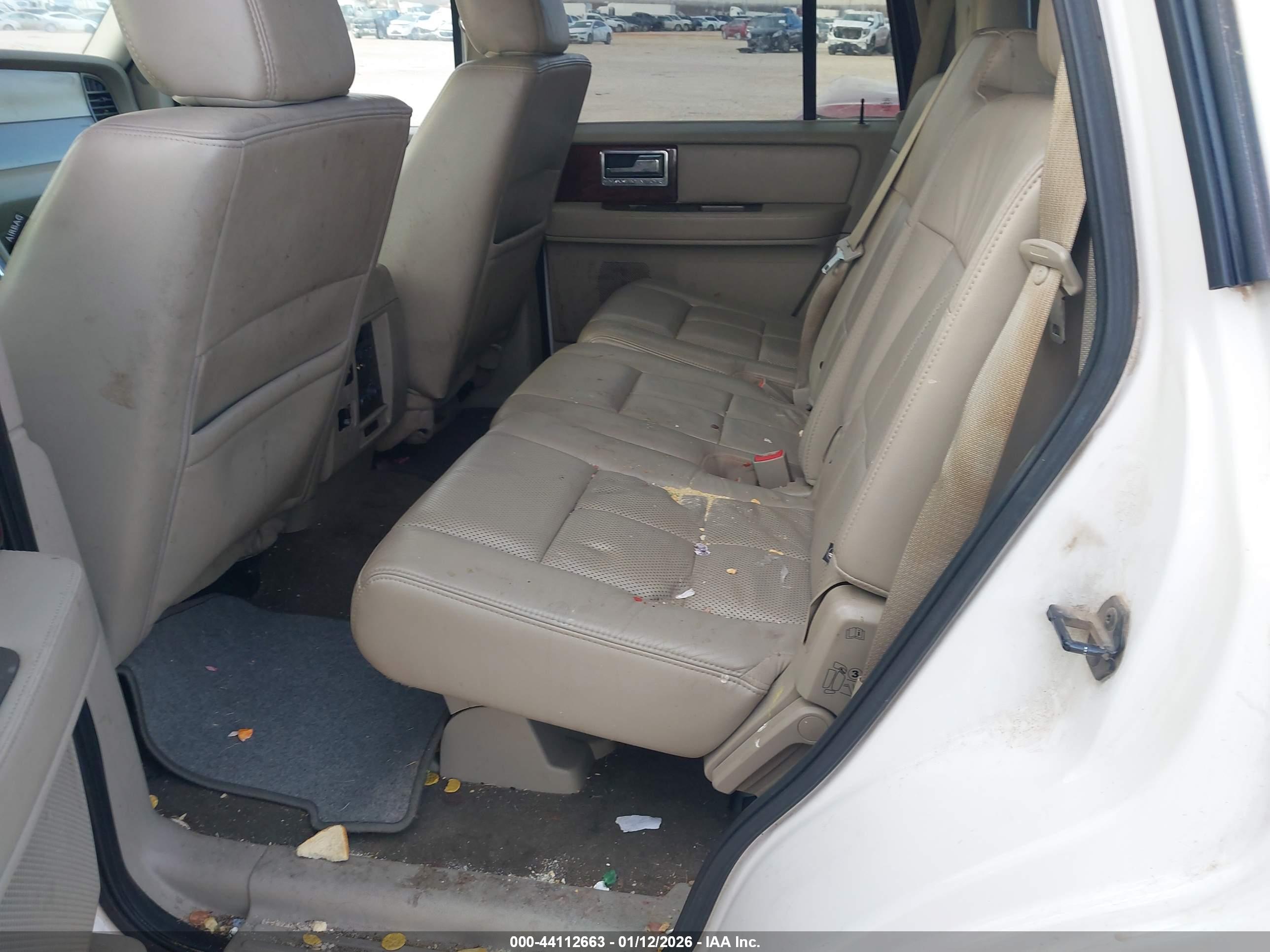LINCOLN NAVIGATOR image 8