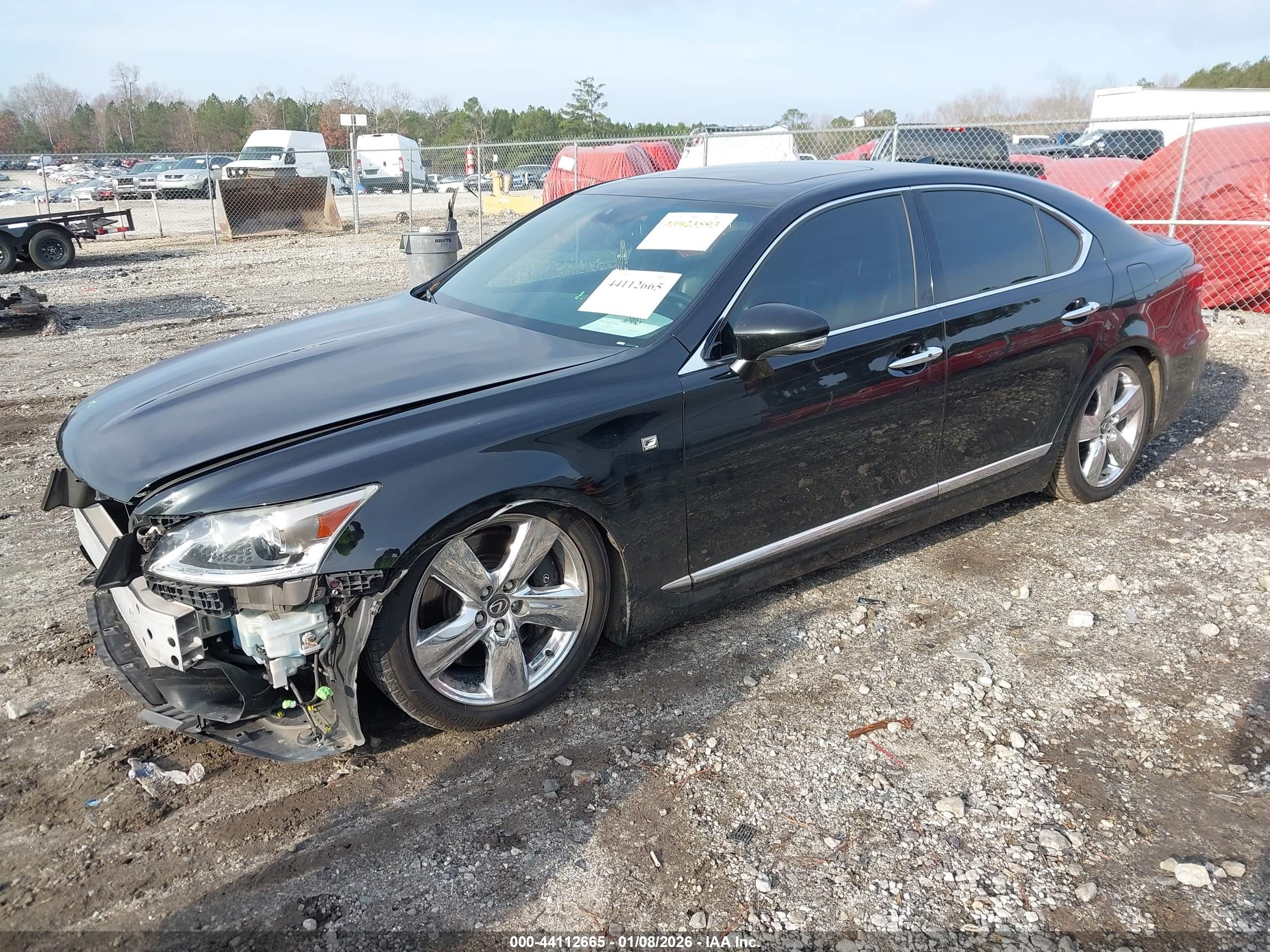 LEXUS LS image 2