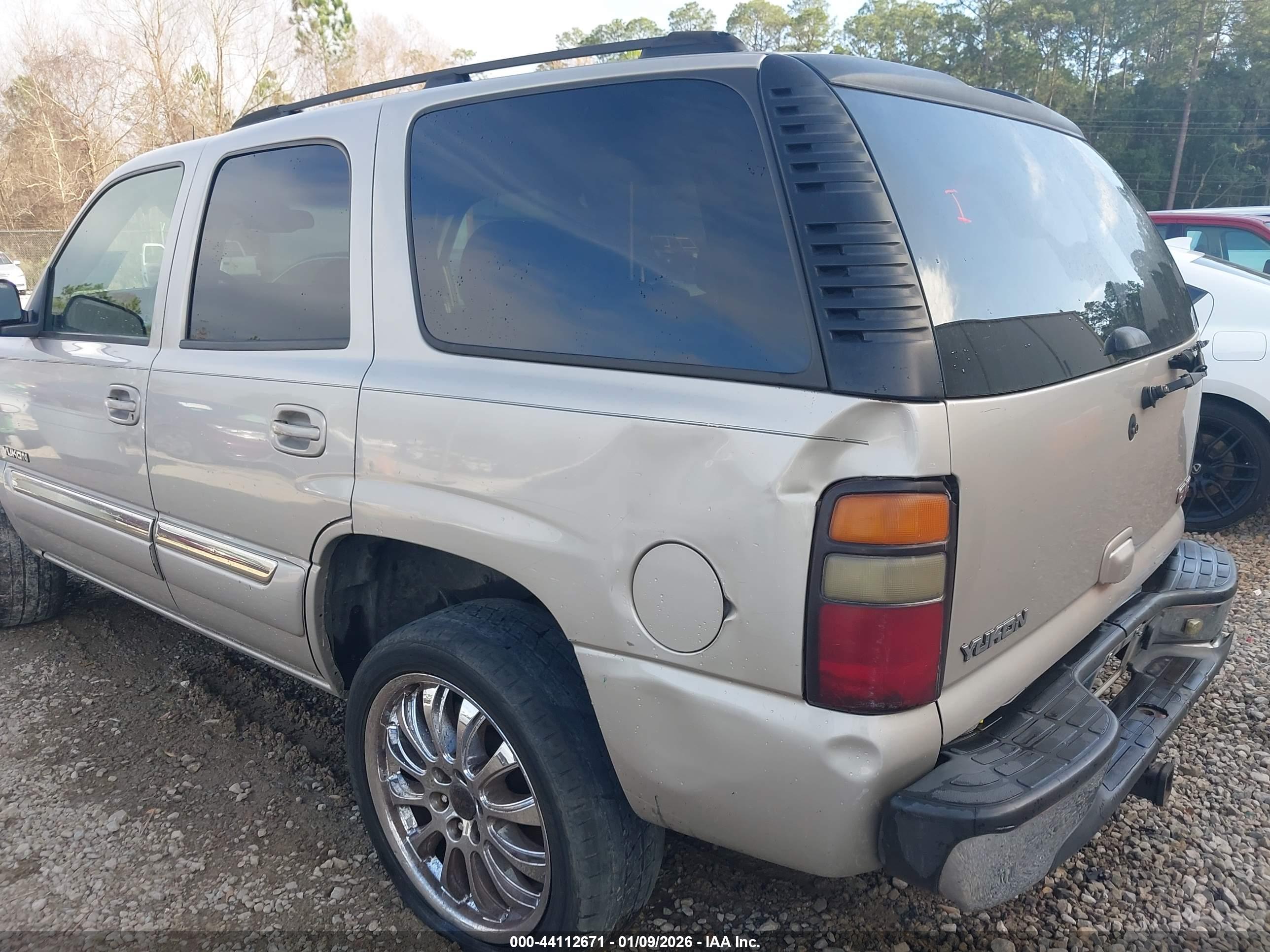 GMC YUKON image 6