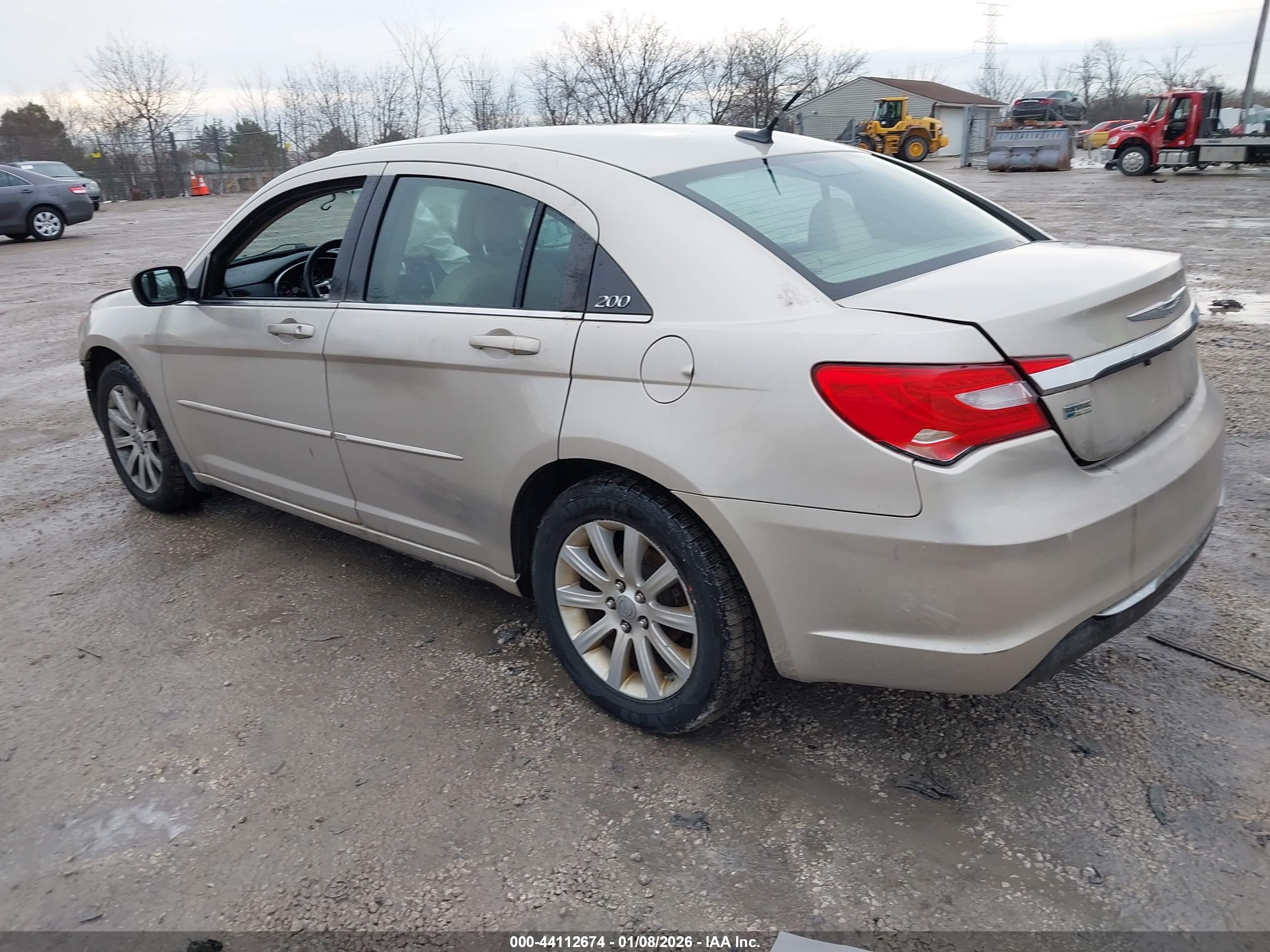 CHRYSLER 200 image 3