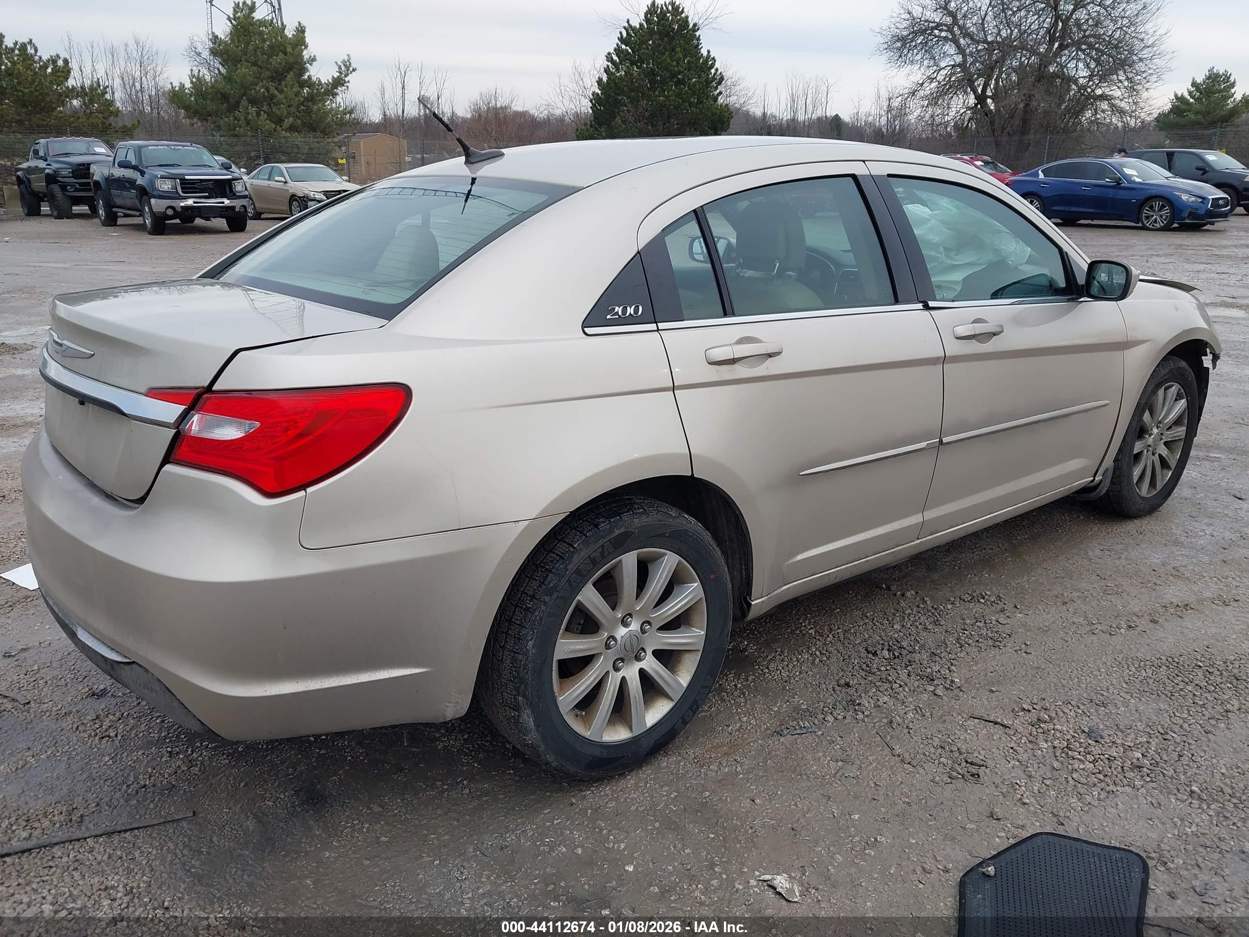 CHRYSLER 200 image 4