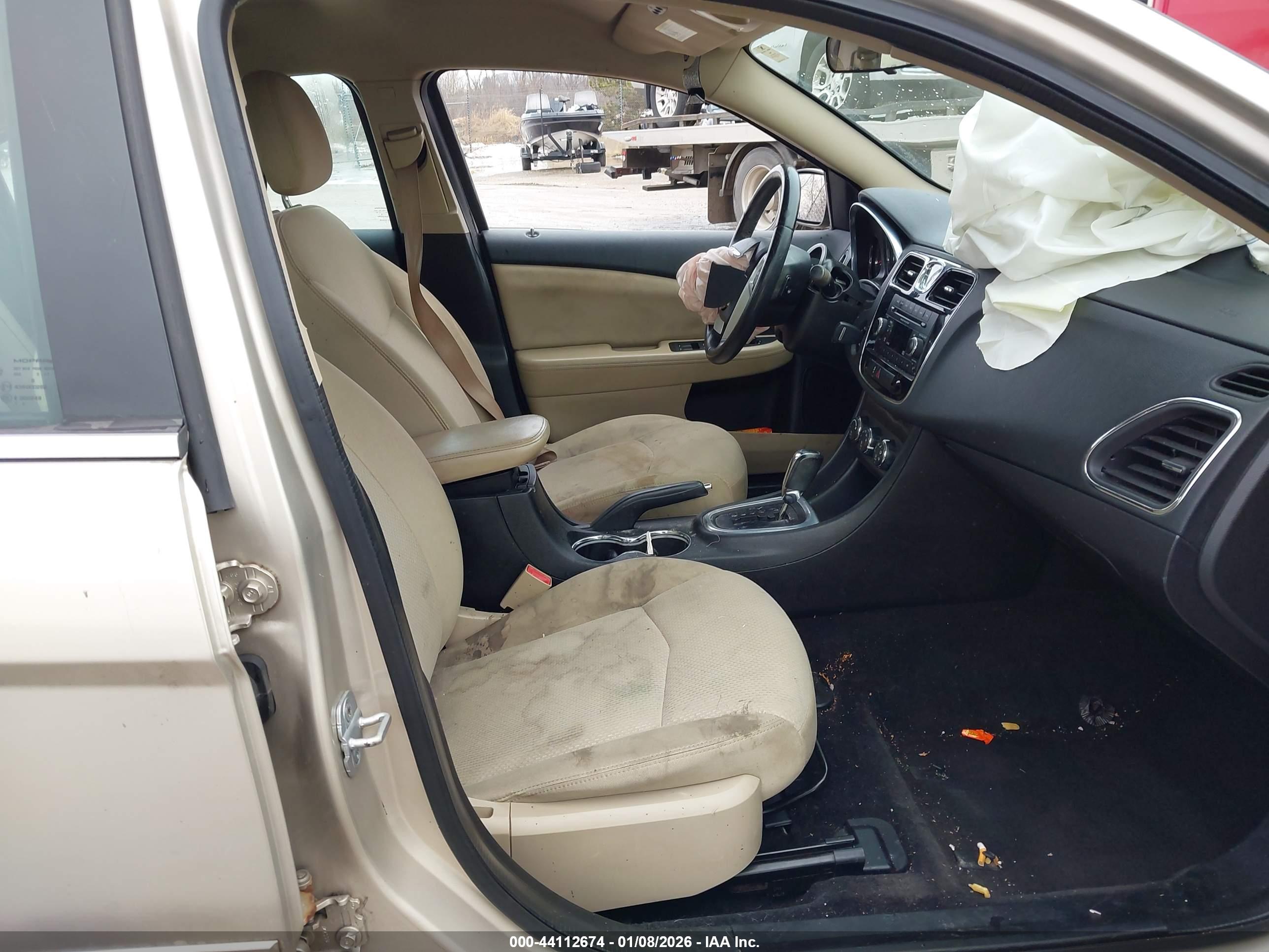 CHRYSLER 200 image 5