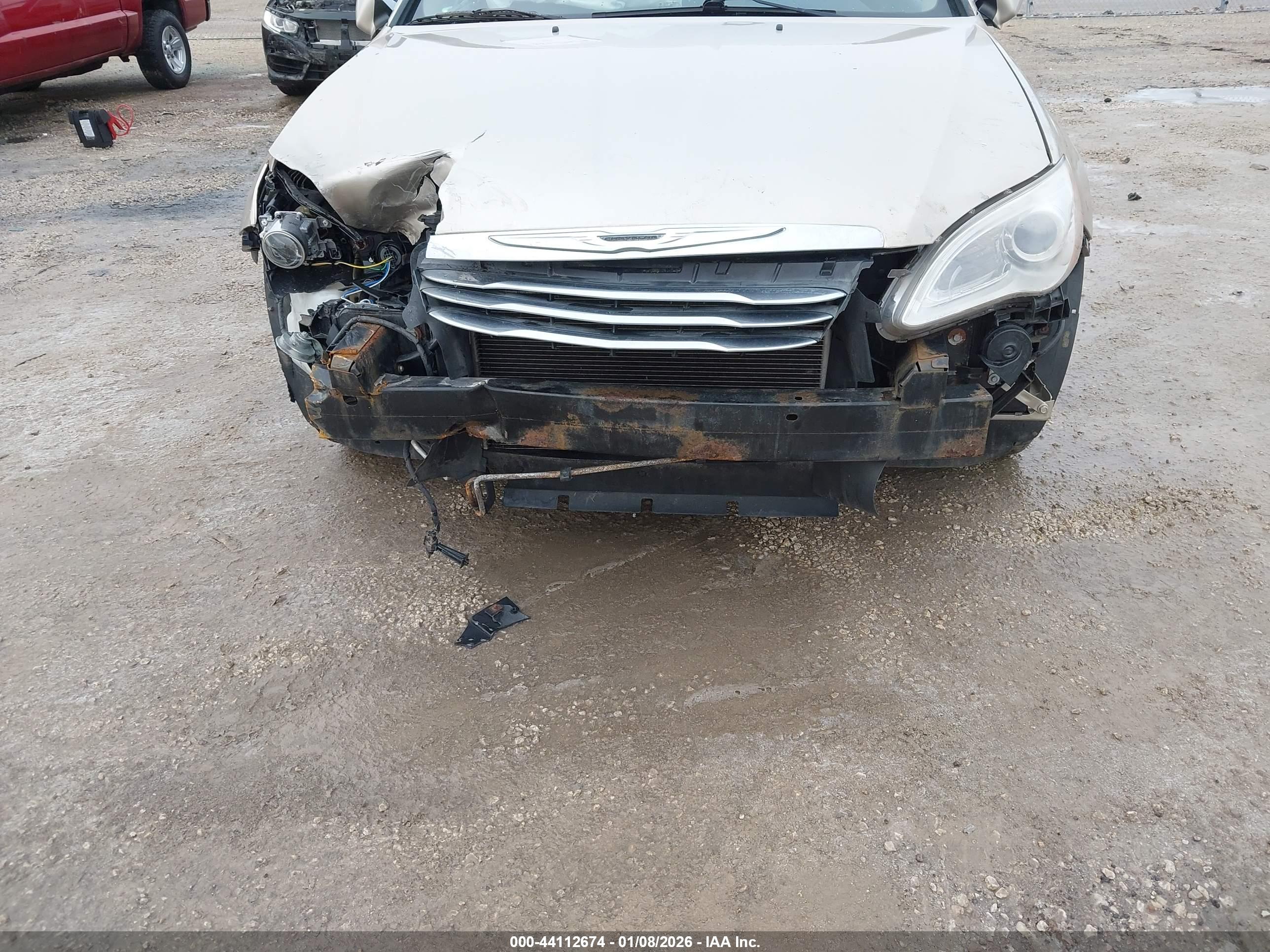CHRYSLER 200 image 6