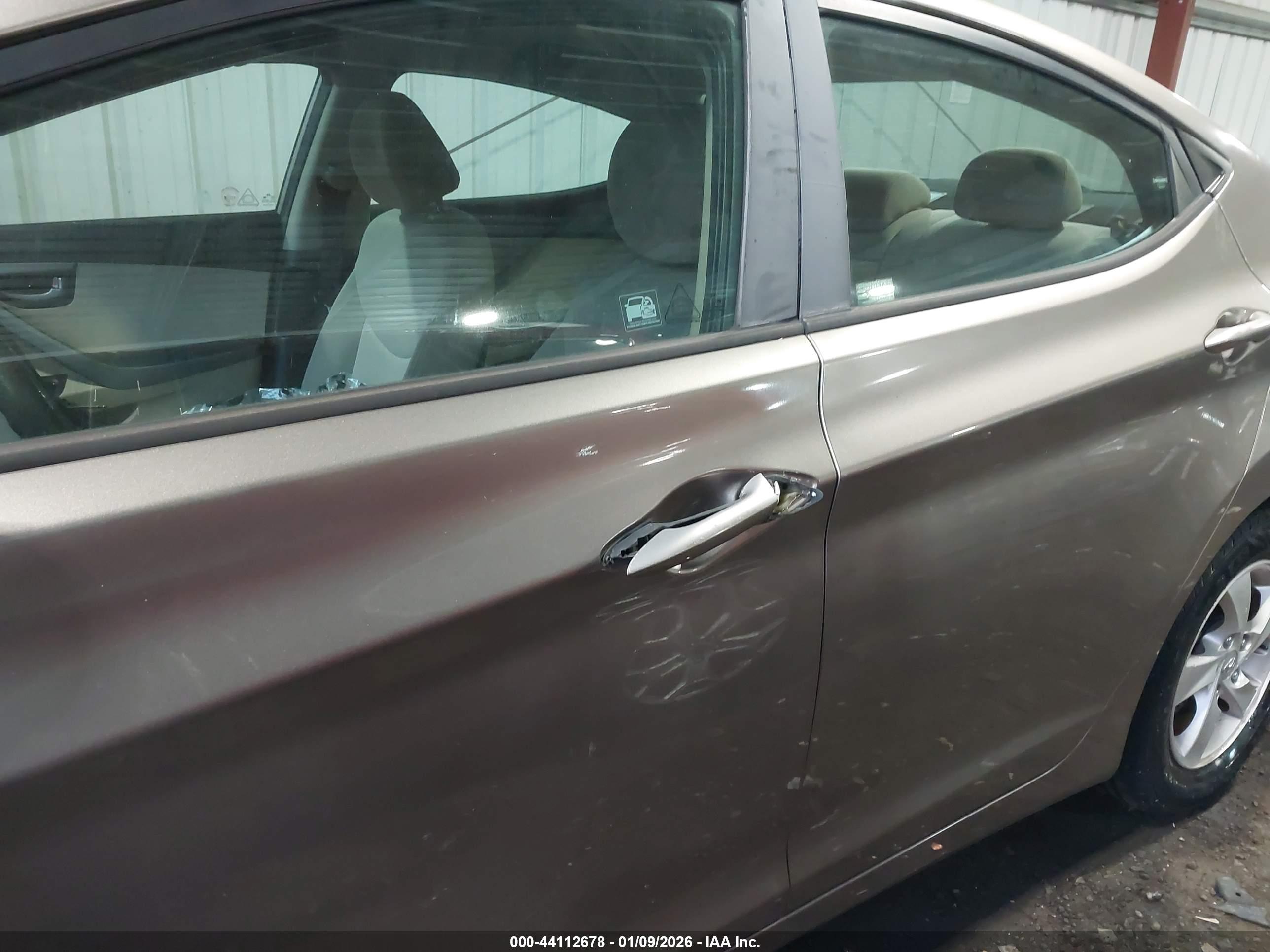 HYUNDAI ELANTRA image 6