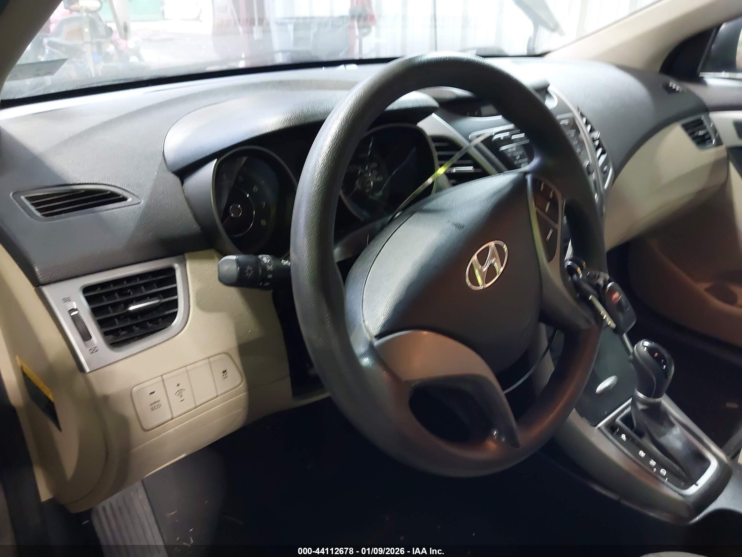 HYUNDAI ELANTRA image 7