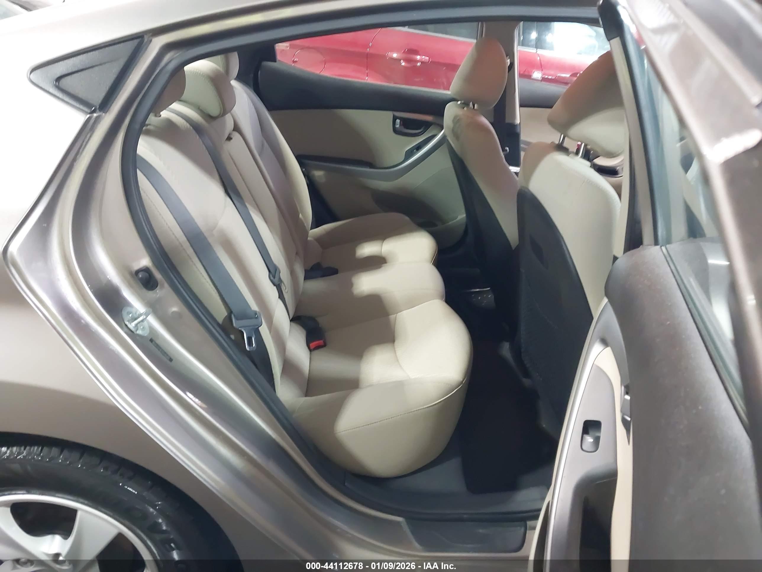 HYUNDAI ELANTRA image 8