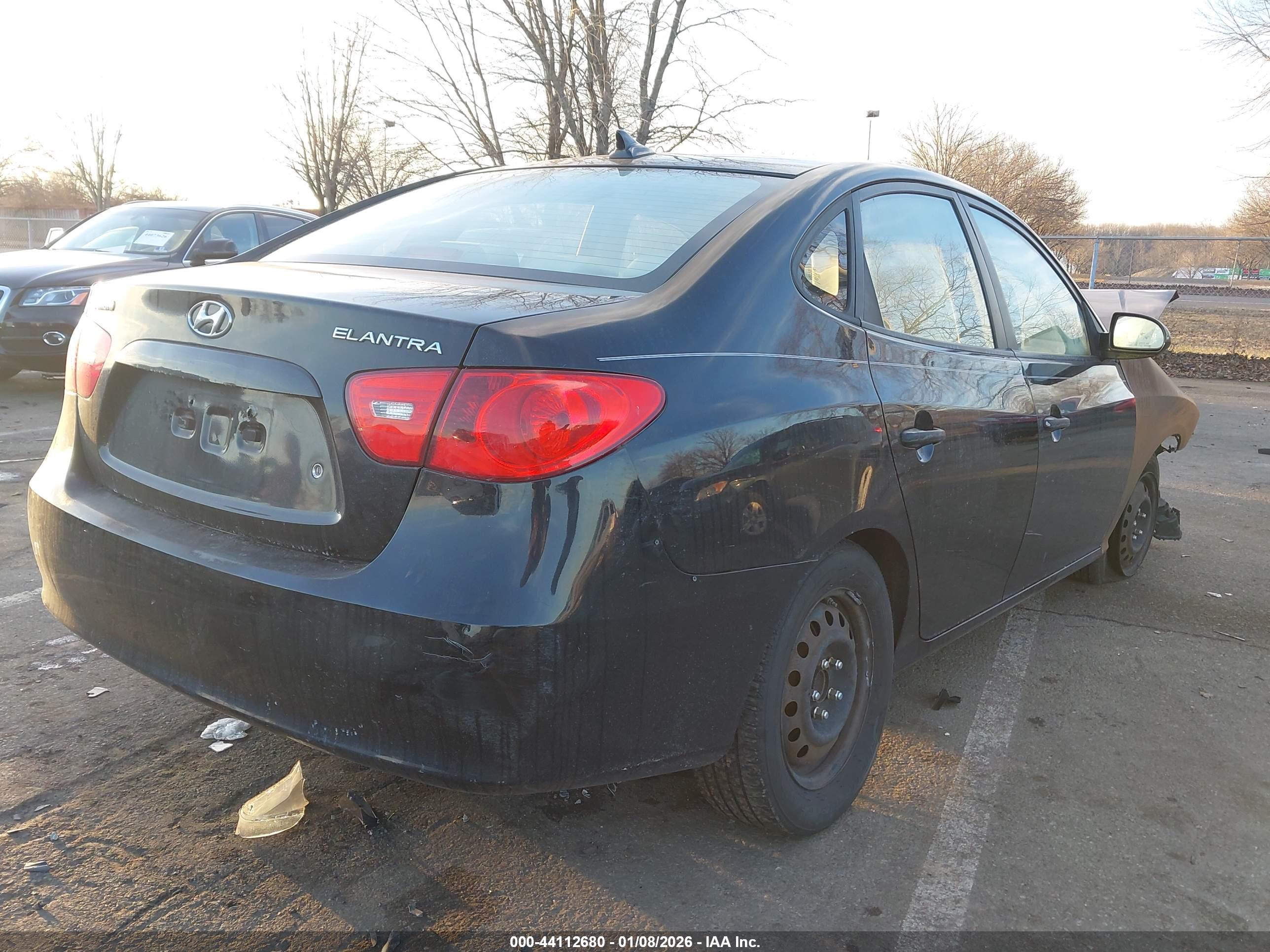 HYUNDAI ELANTRA image 4