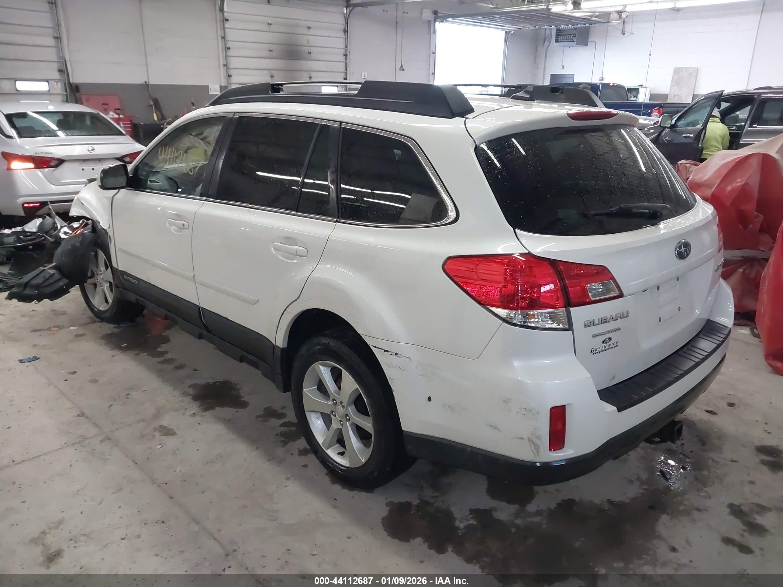 SUBARU OUTBACK image 3