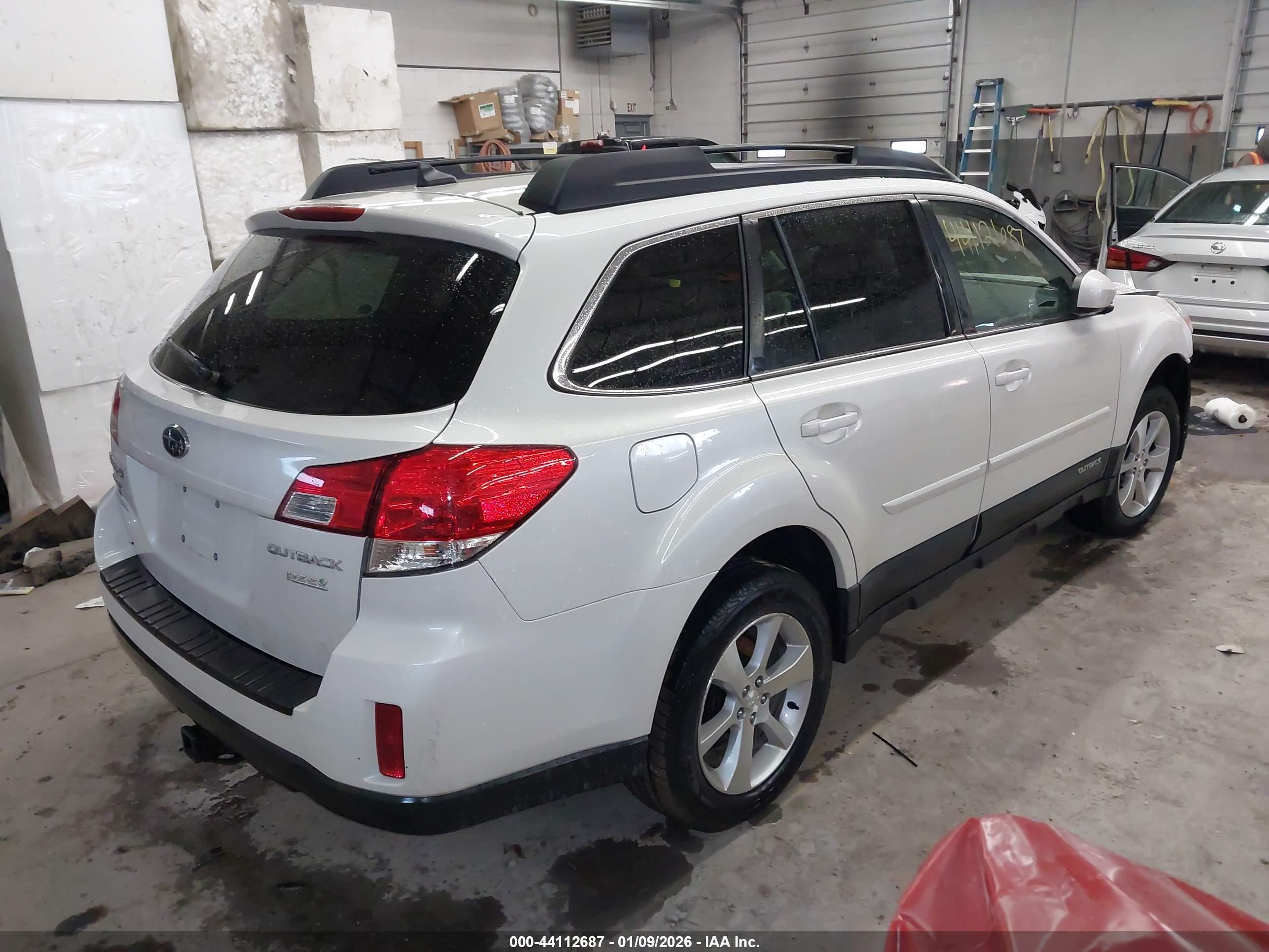 SUBARU OUTBACK image 4