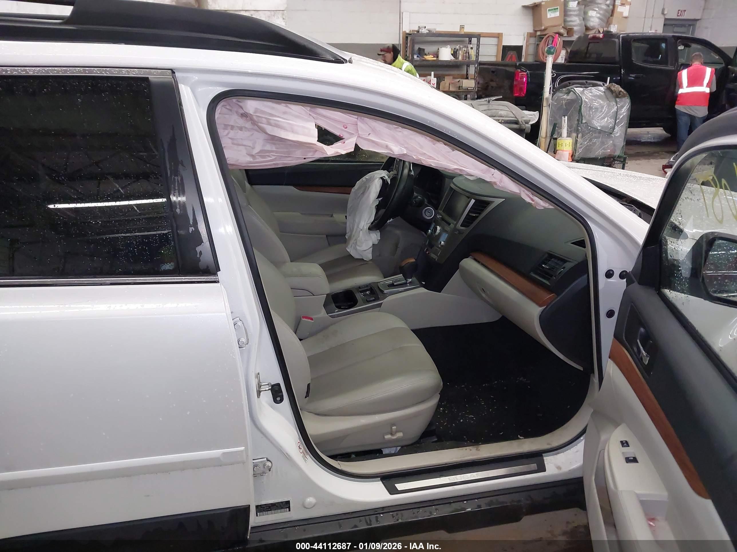 SUBARU OUTBACK image 5