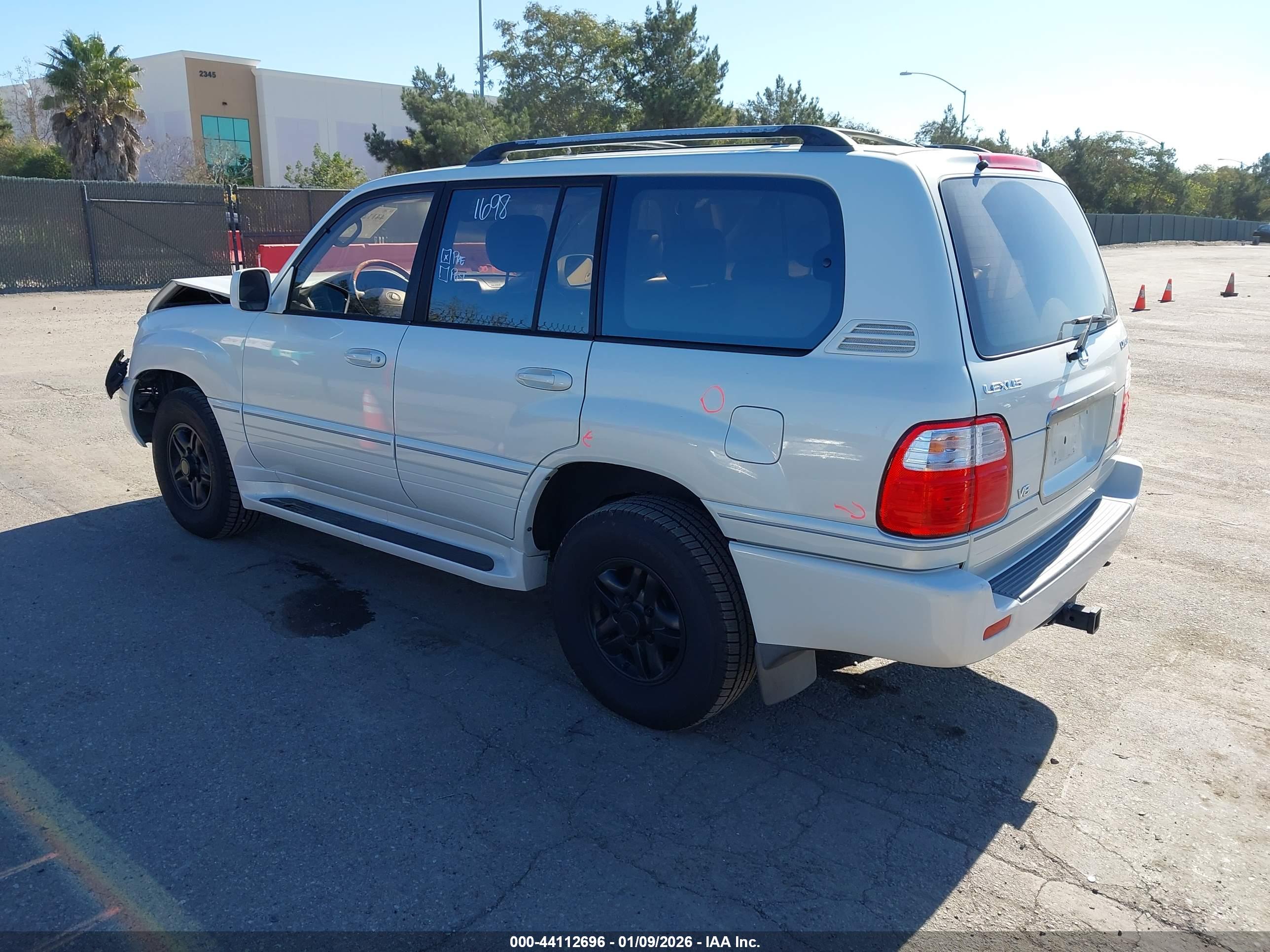 LEXUS LX image 3