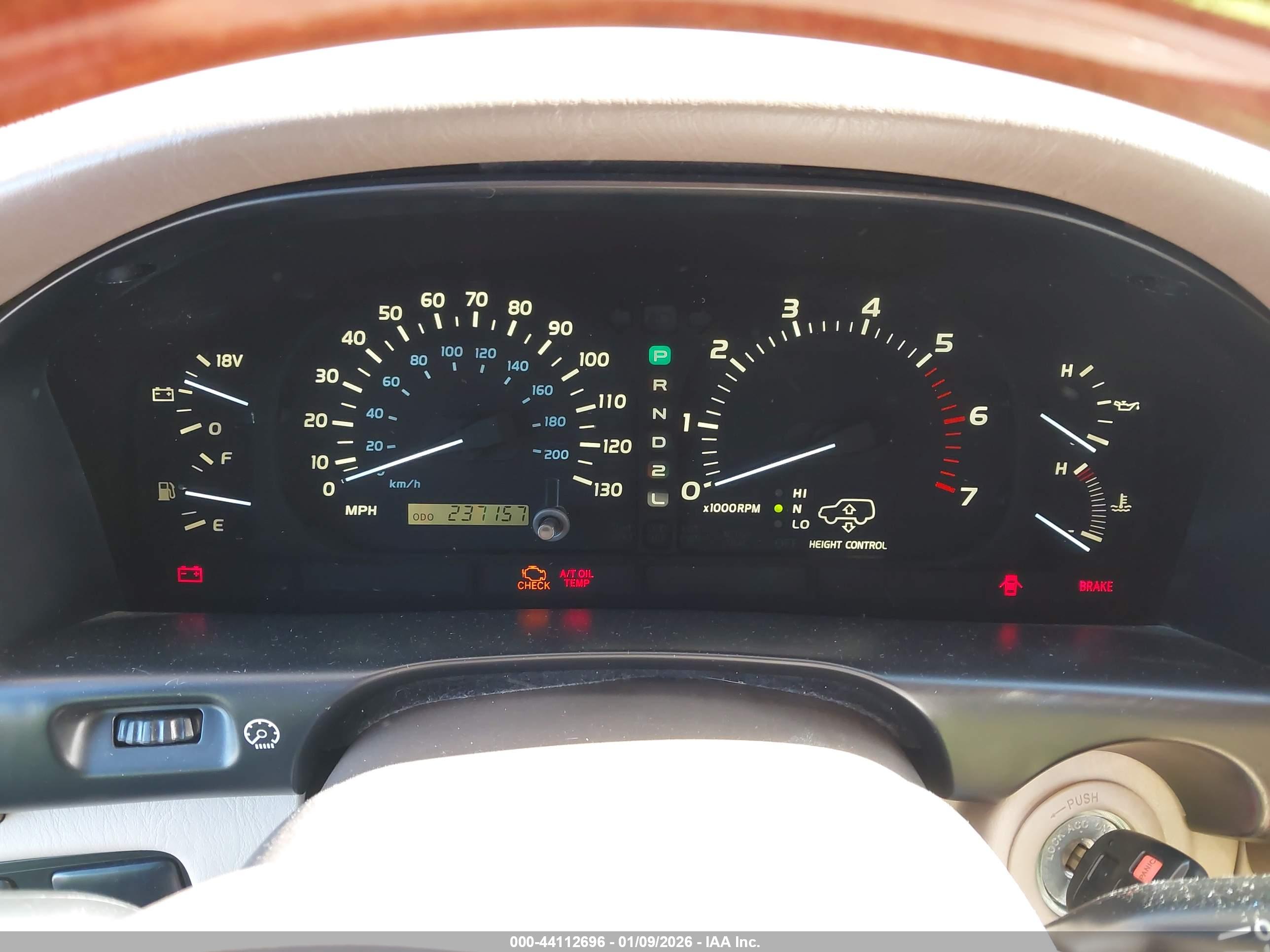 LEXUS LX image 7