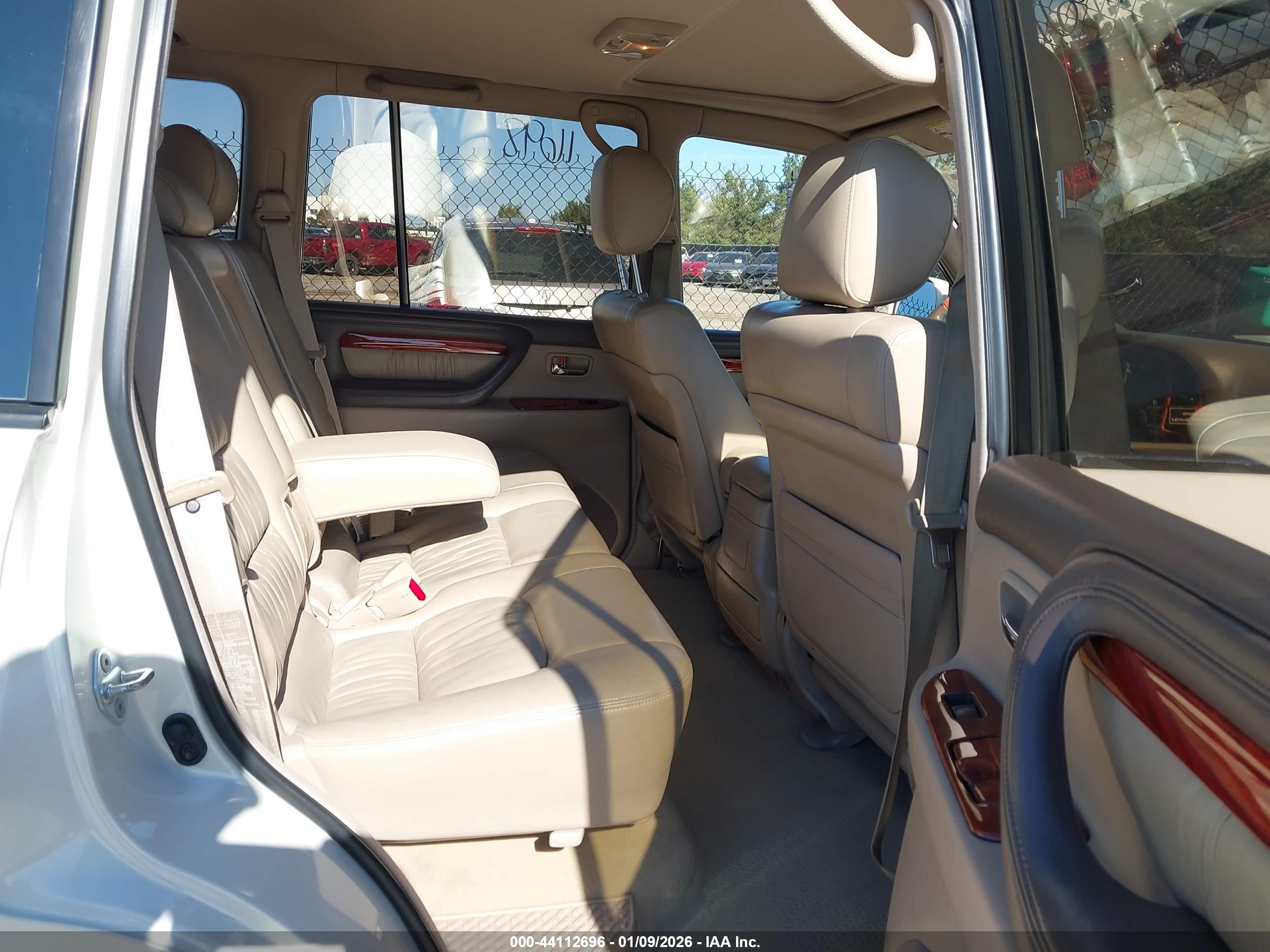 LEXUS LX image 8