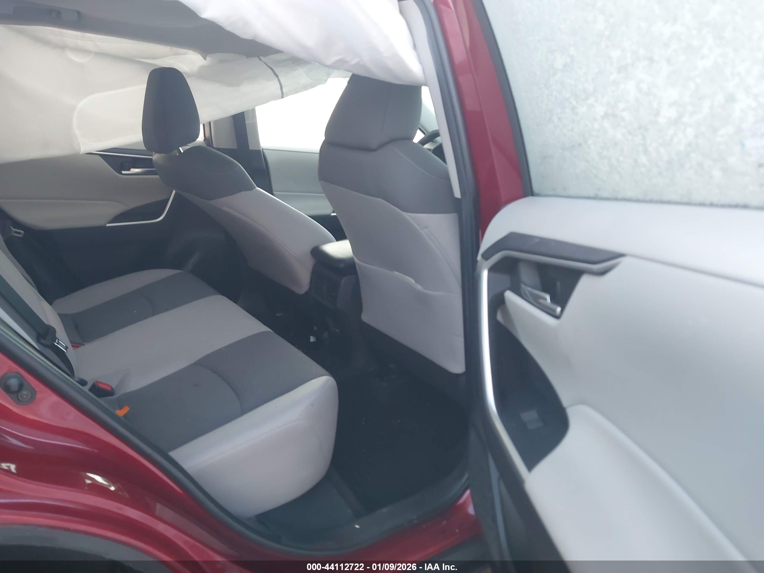 TOYOTA RAV4 image 8