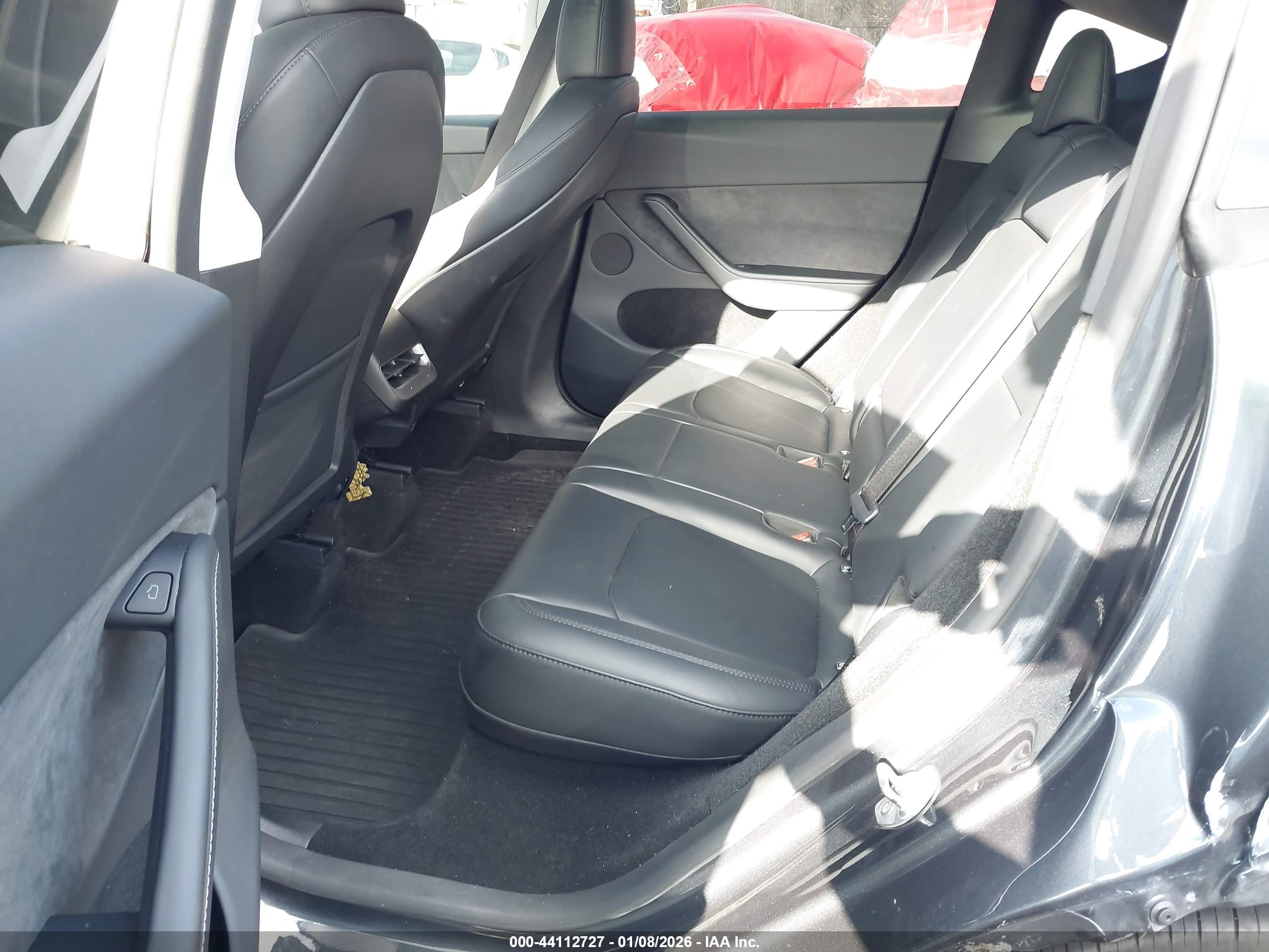 TESLA MODEL image 8