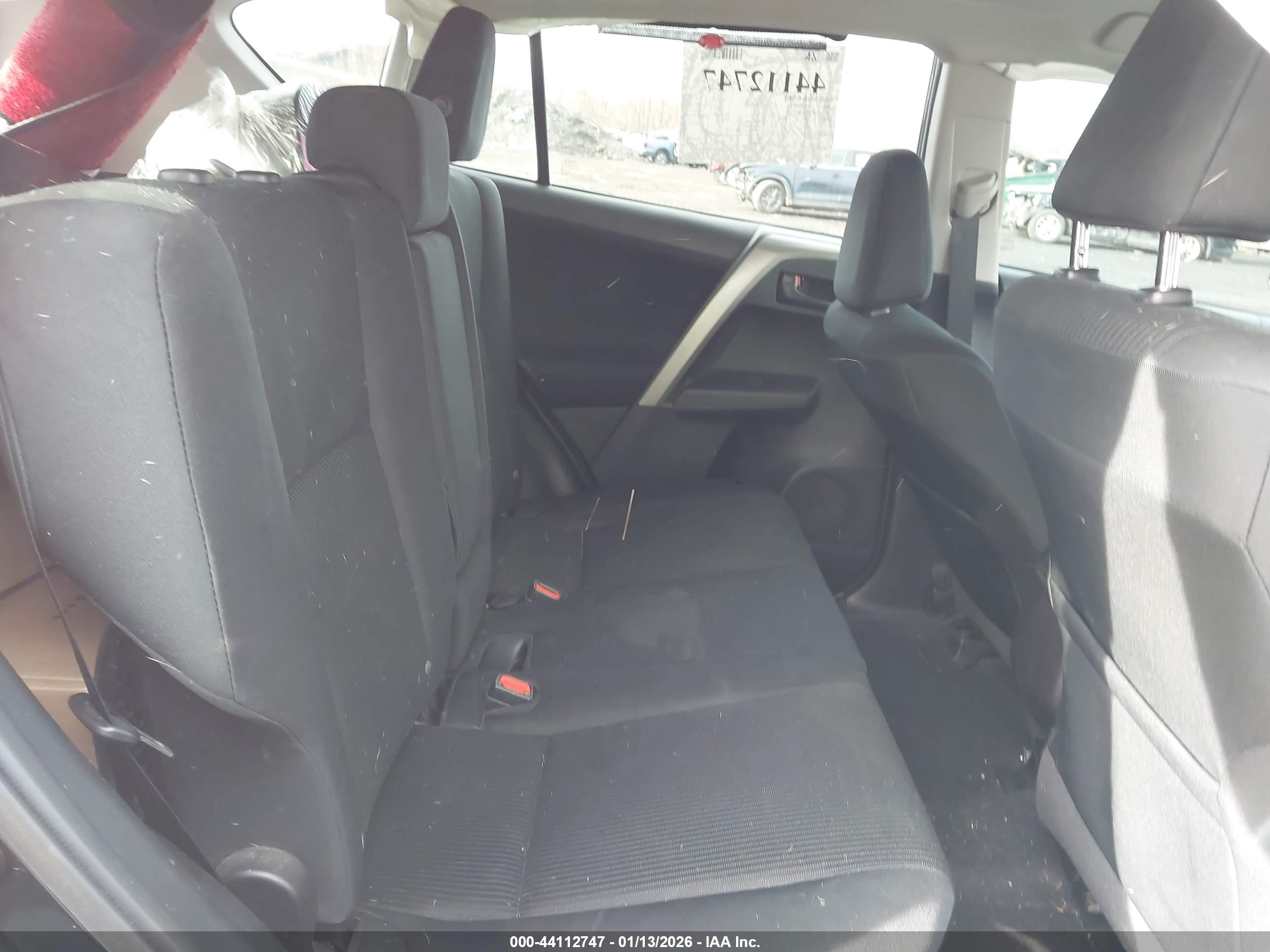 TOYOTA RAV4 image 8