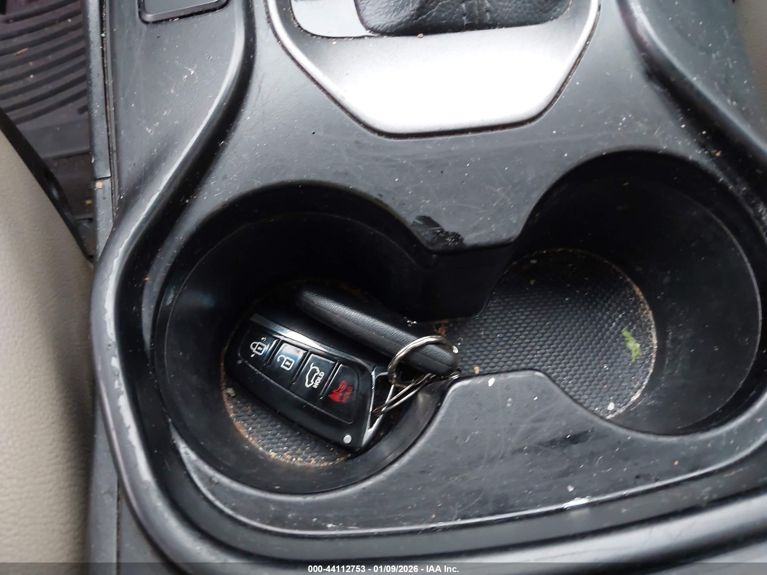 HYUNDAI SANTA image 11