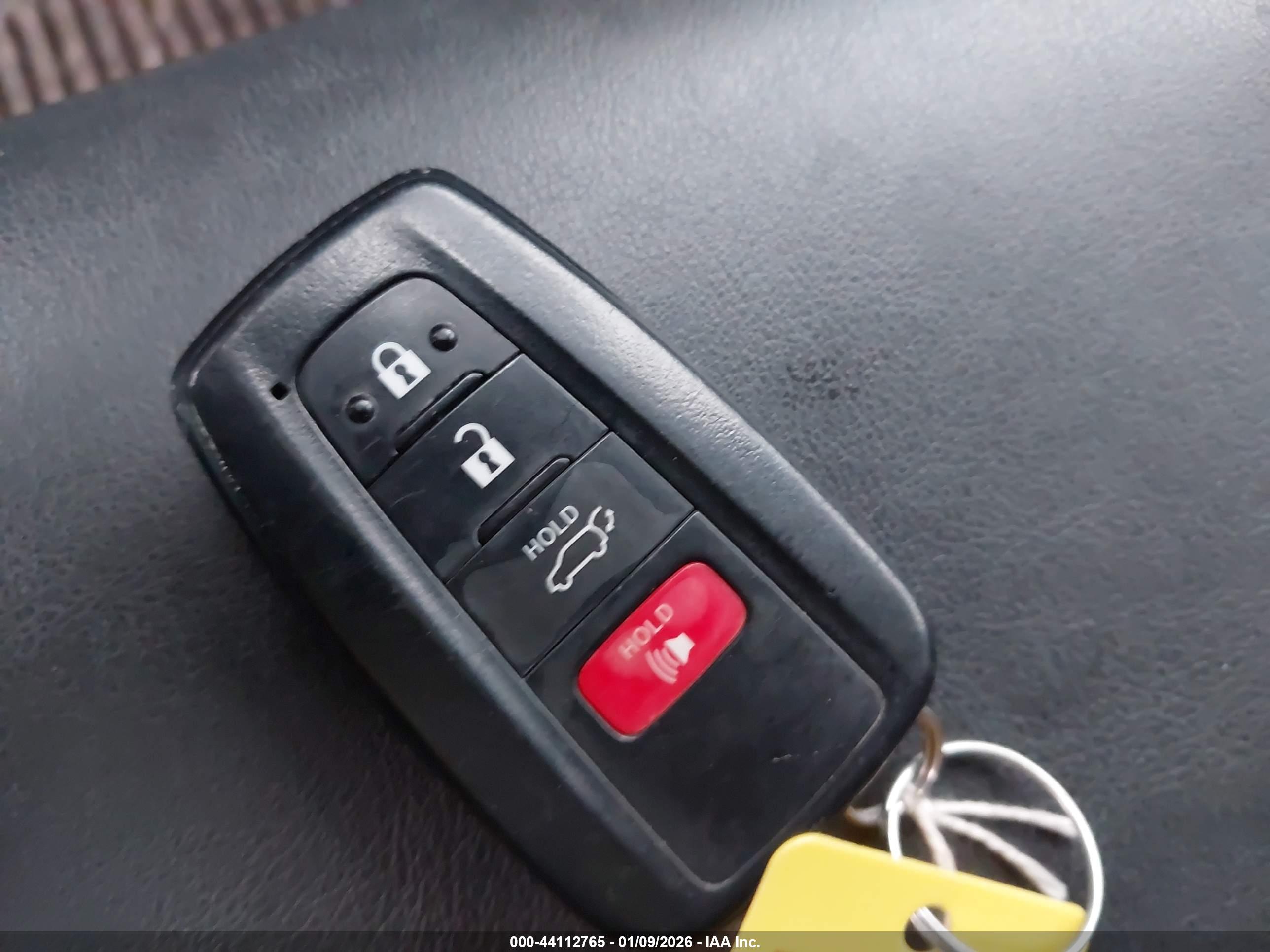 TOYOTA RAV4 image 11
