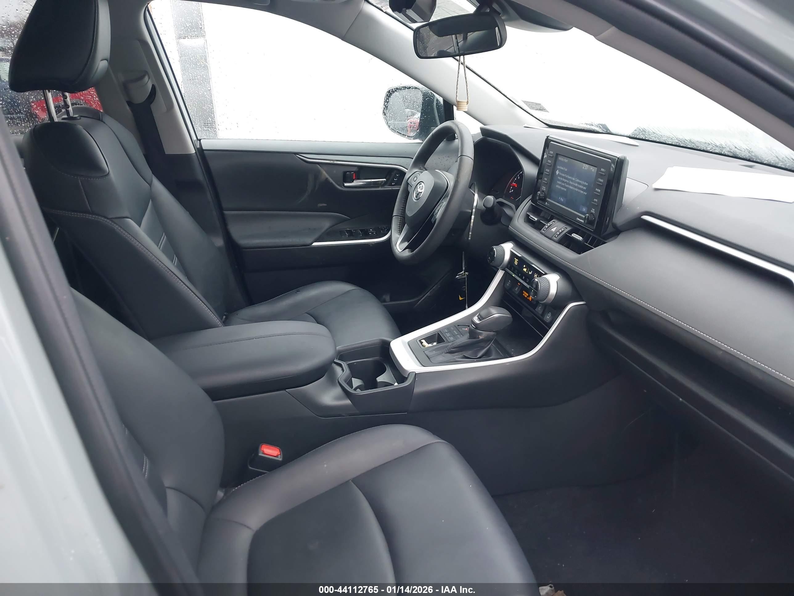 TOYOTA RAV4 image 5