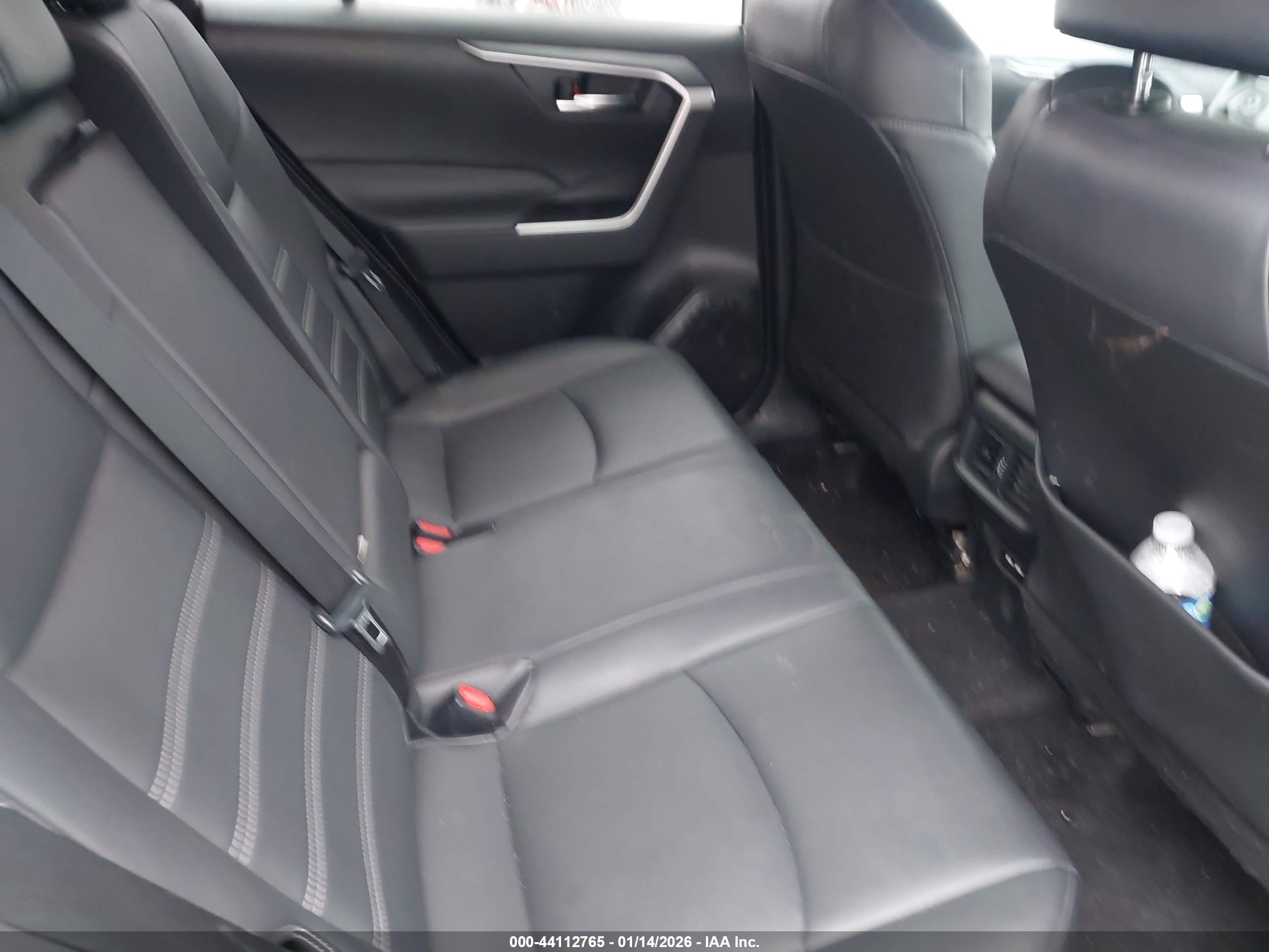 TOYOTA RAV4 image 8