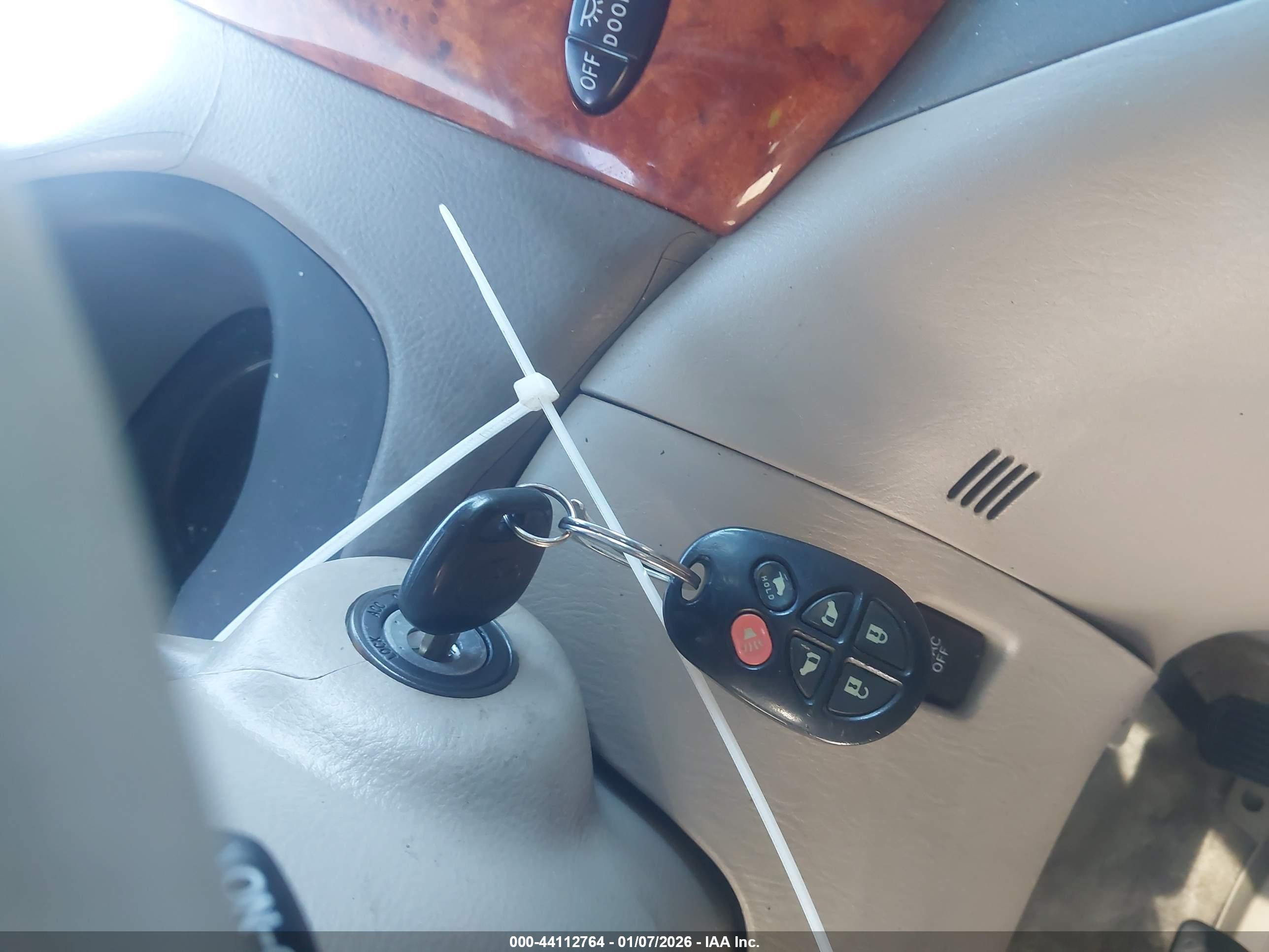 TOYOTA SIENNA image 11
