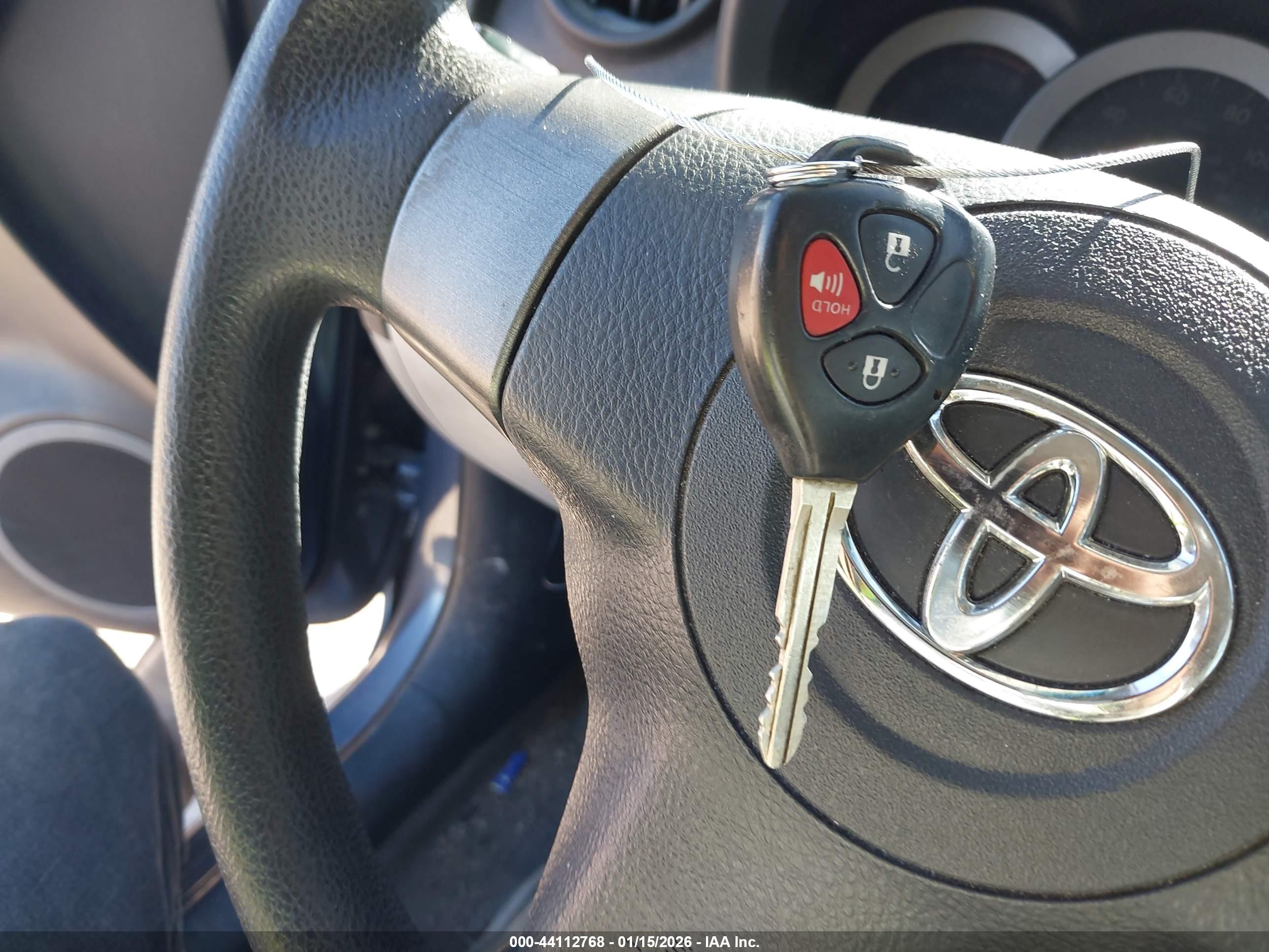 TOYOTA RAV4 image 11