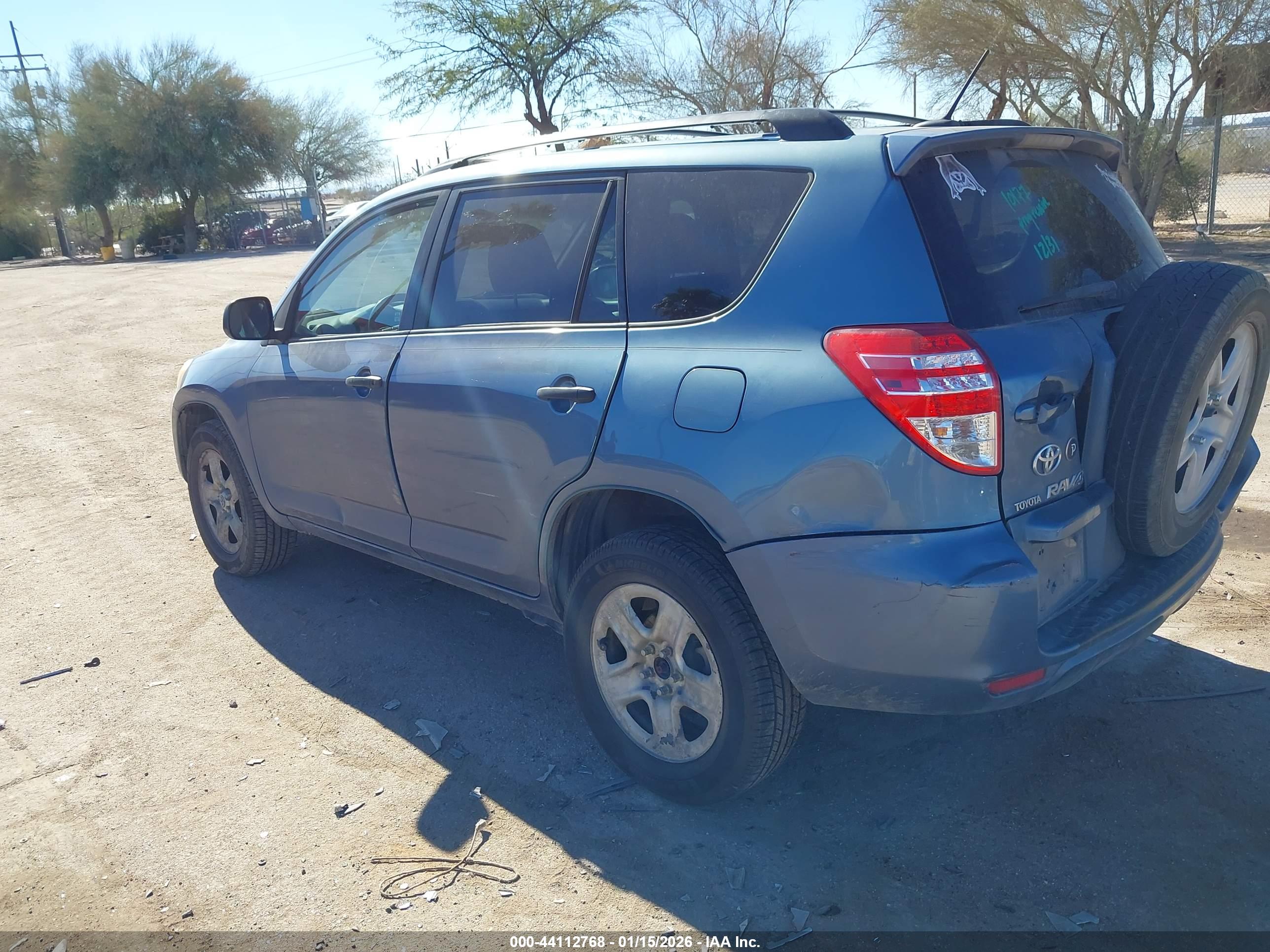 TOYOTA RAV4 image 3