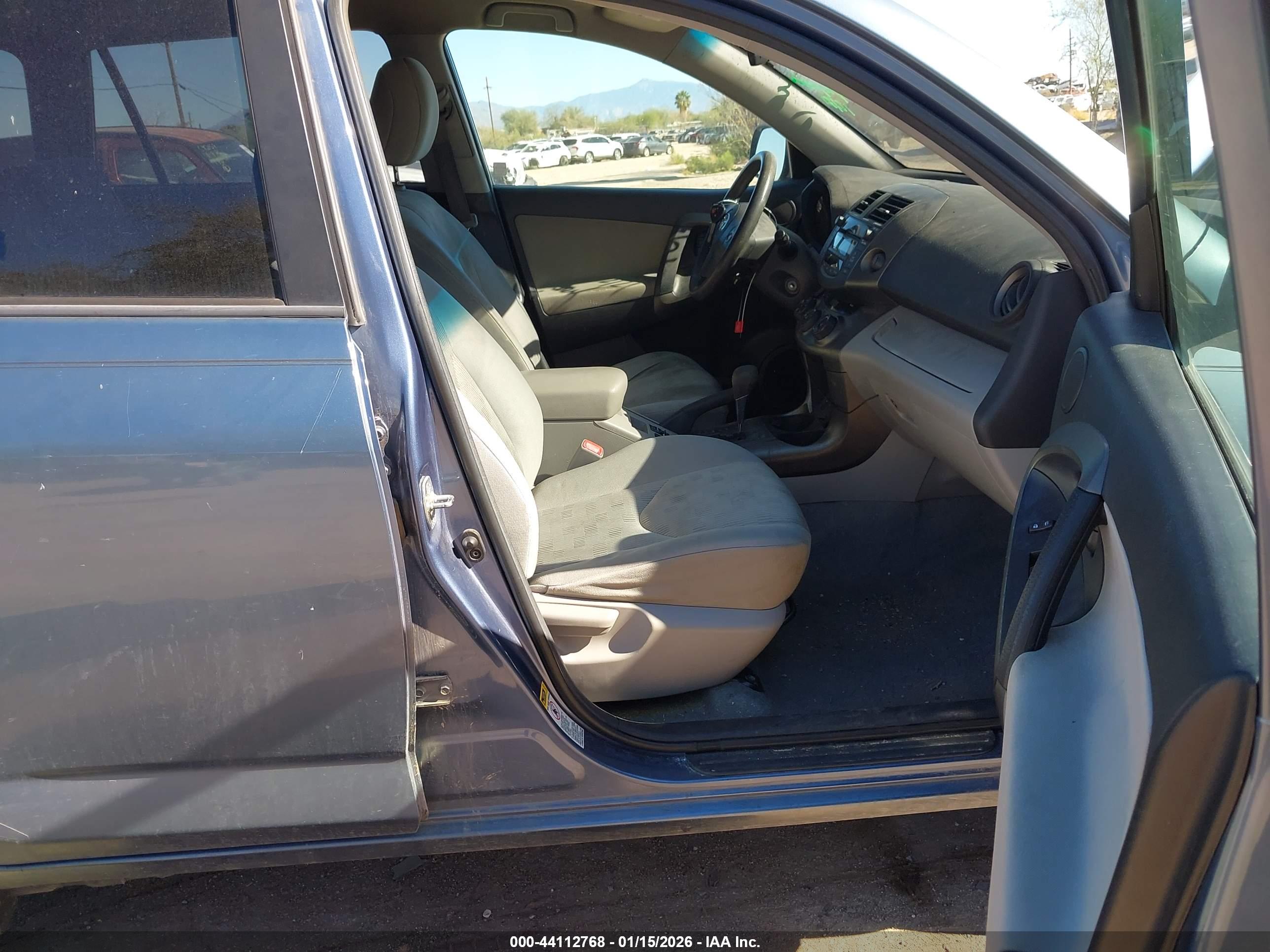 TOYOTA RAV4 image 5