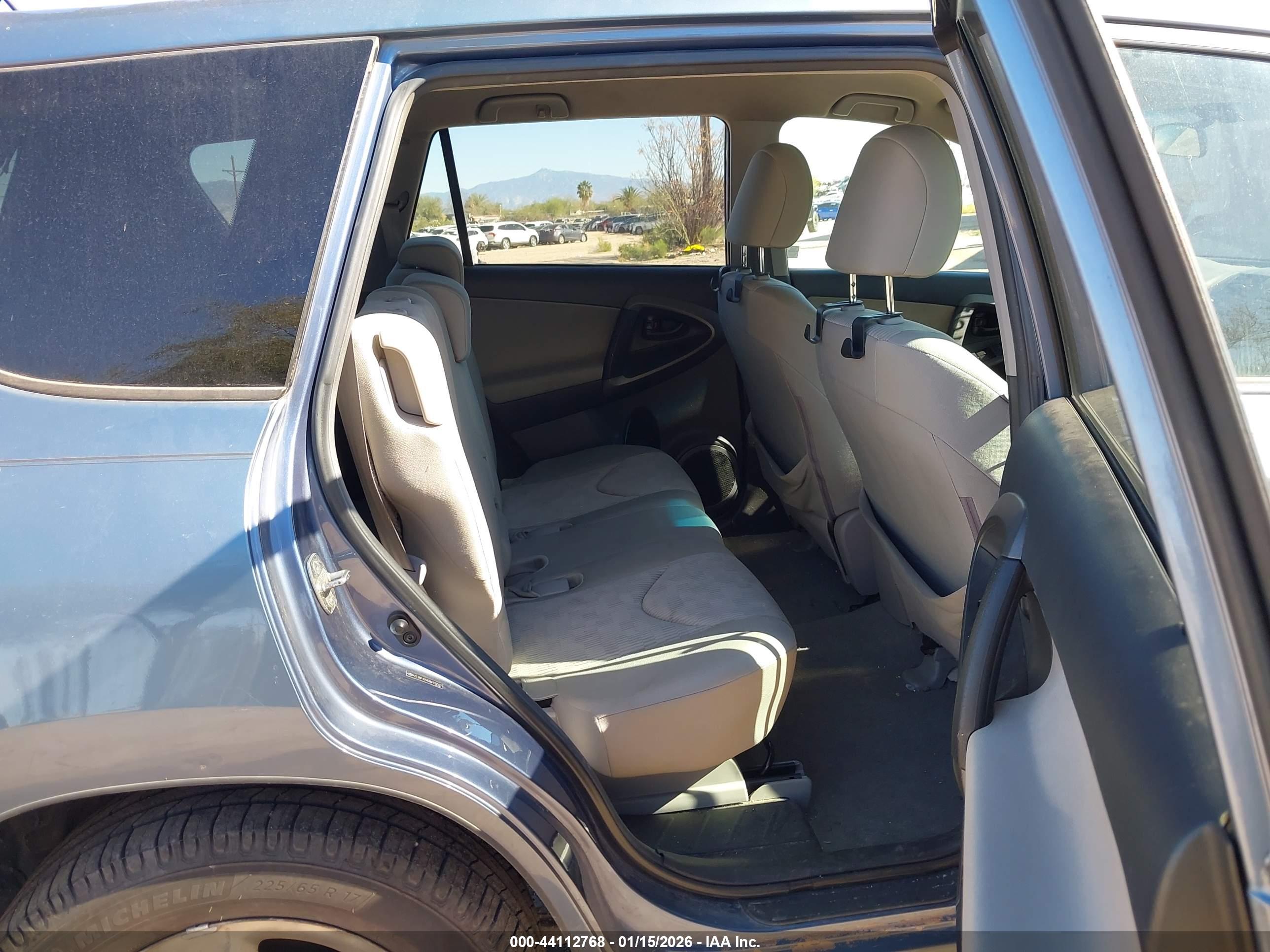 TOYOTA RAV4 image 8