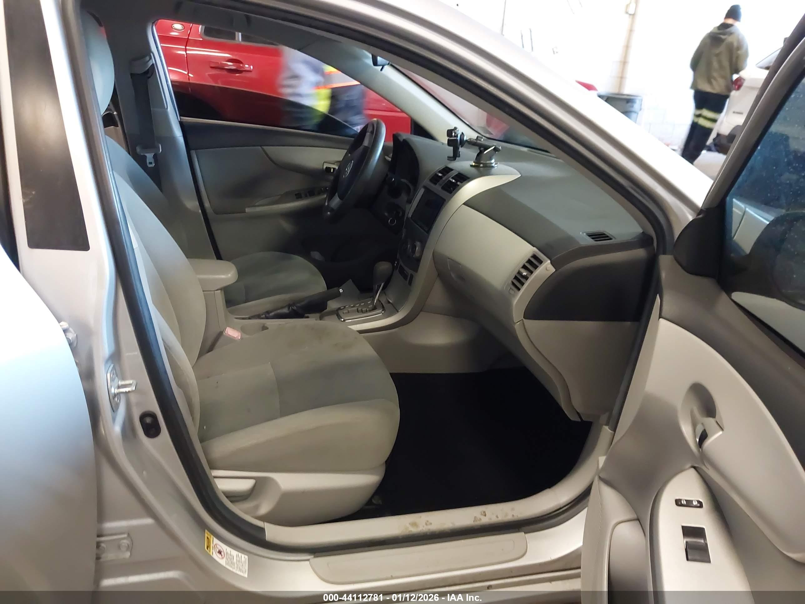 TOYOTA COROLLA image 5