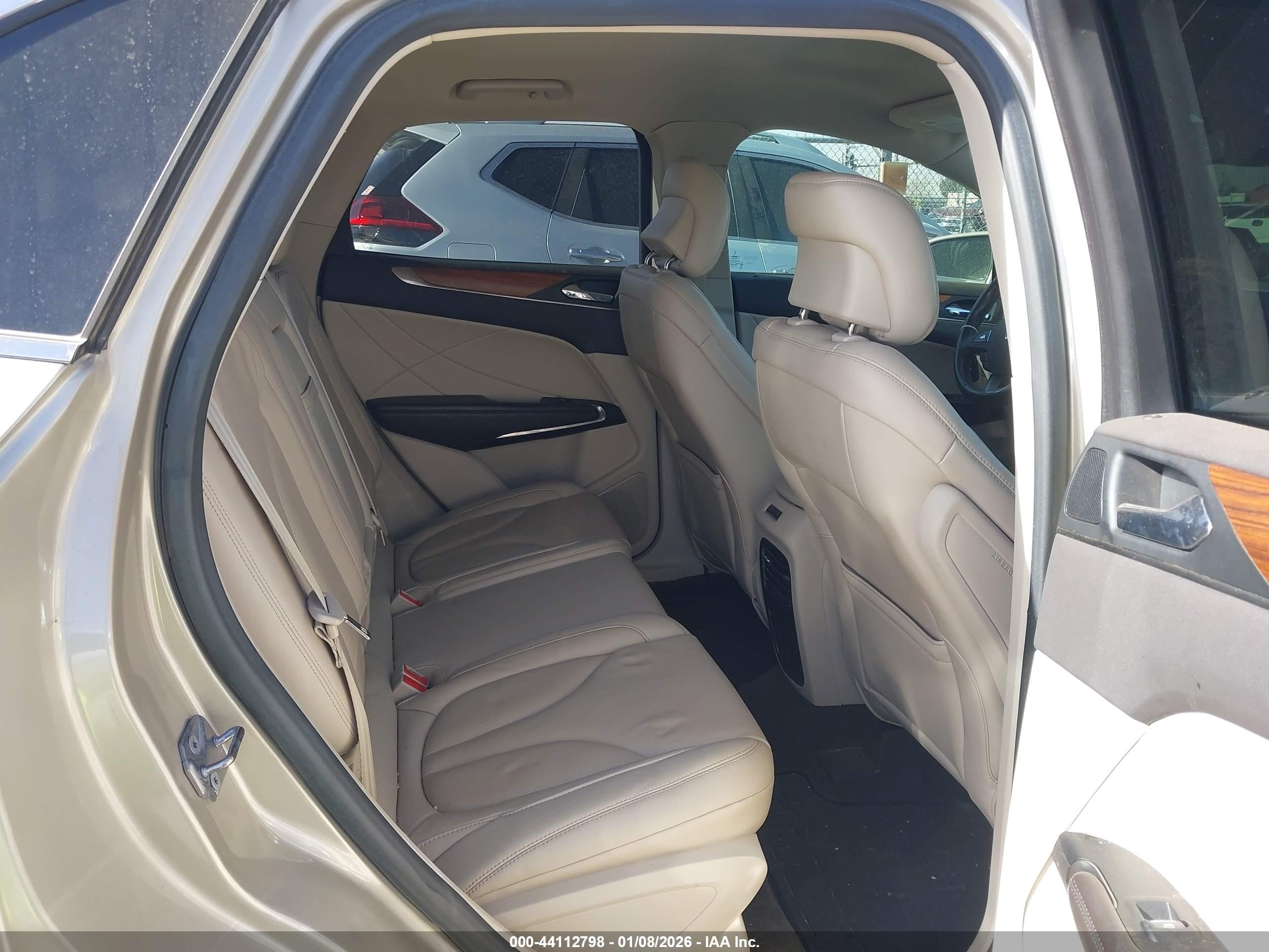 LINCOLN MKC image 8