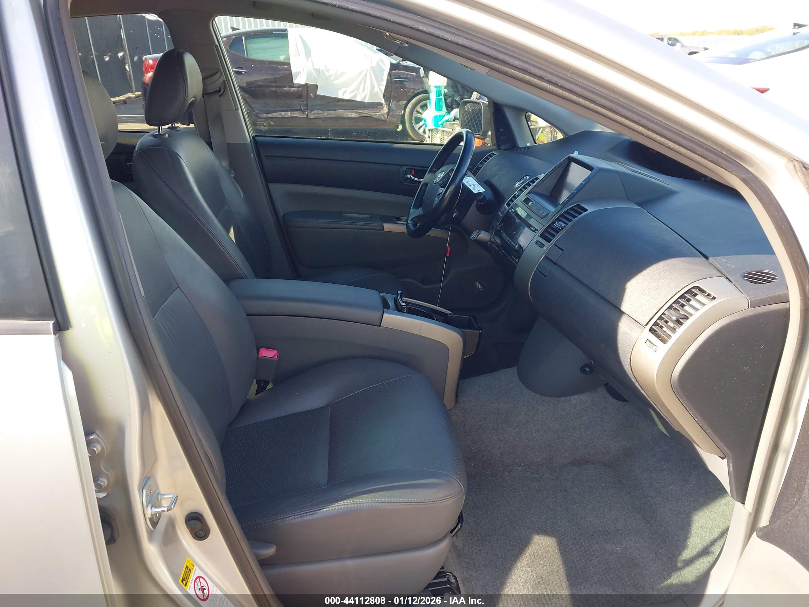 TOYOTA PRIUS image 5