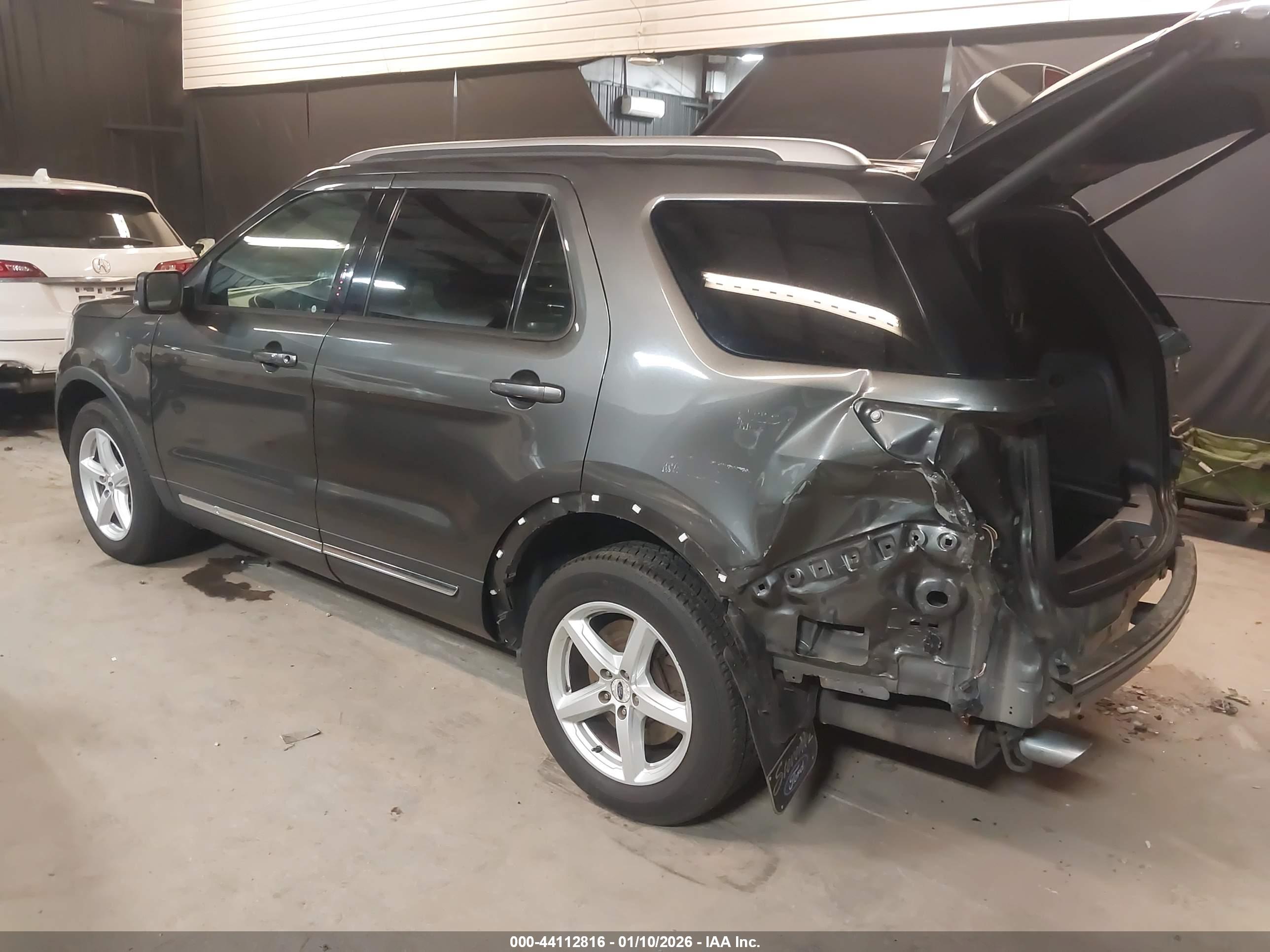 FORD EXPLORER image 3