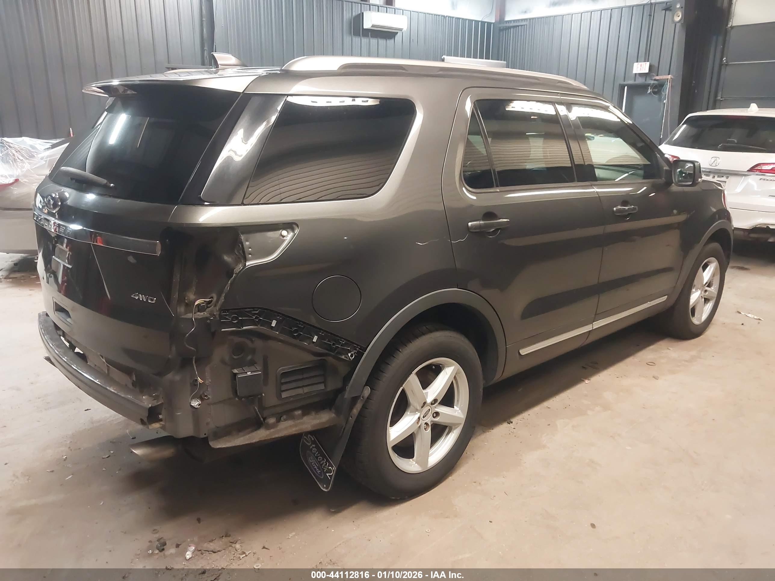FORD EXPLORER image 4