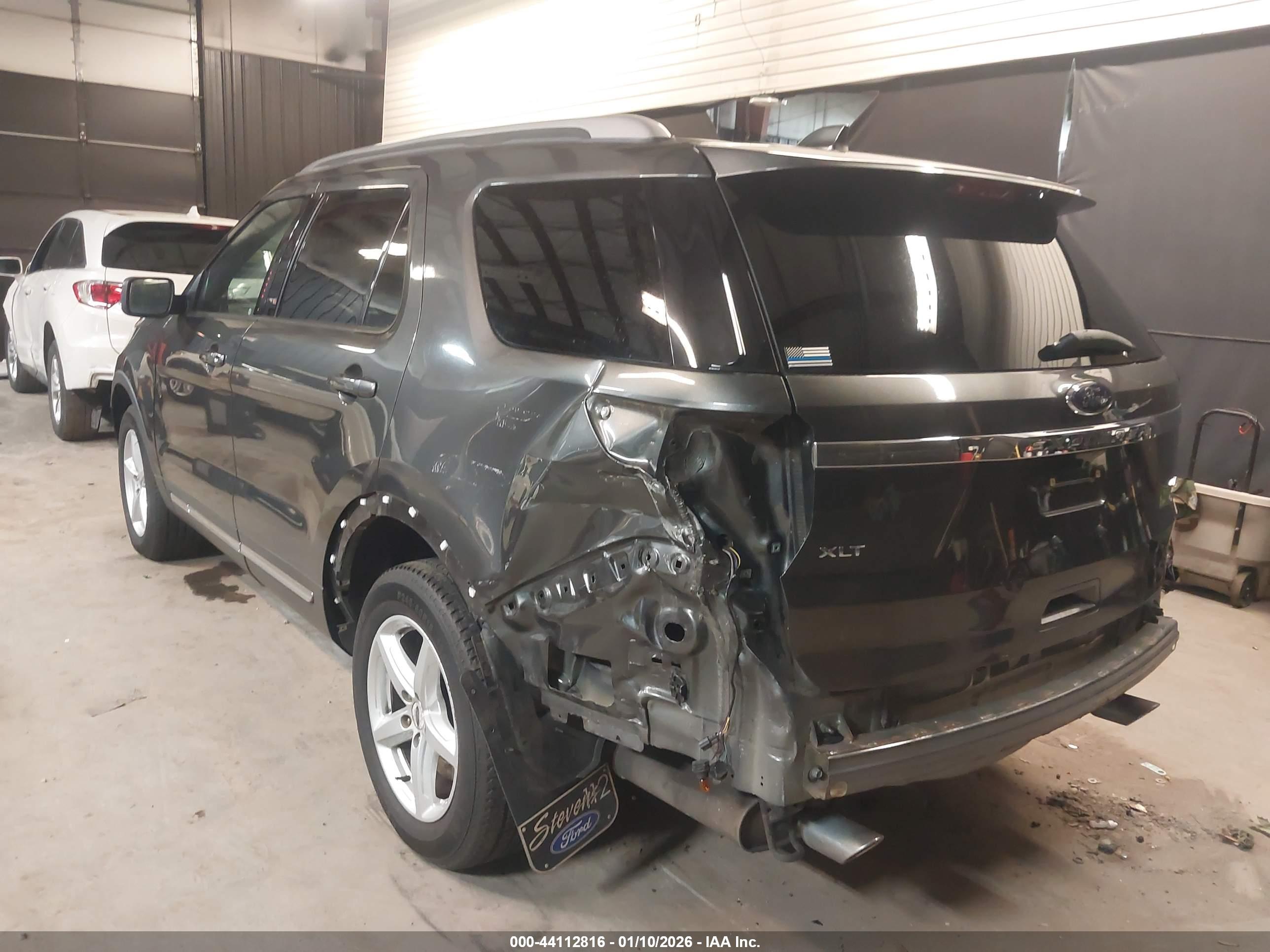 FORD EXPLORER image 6