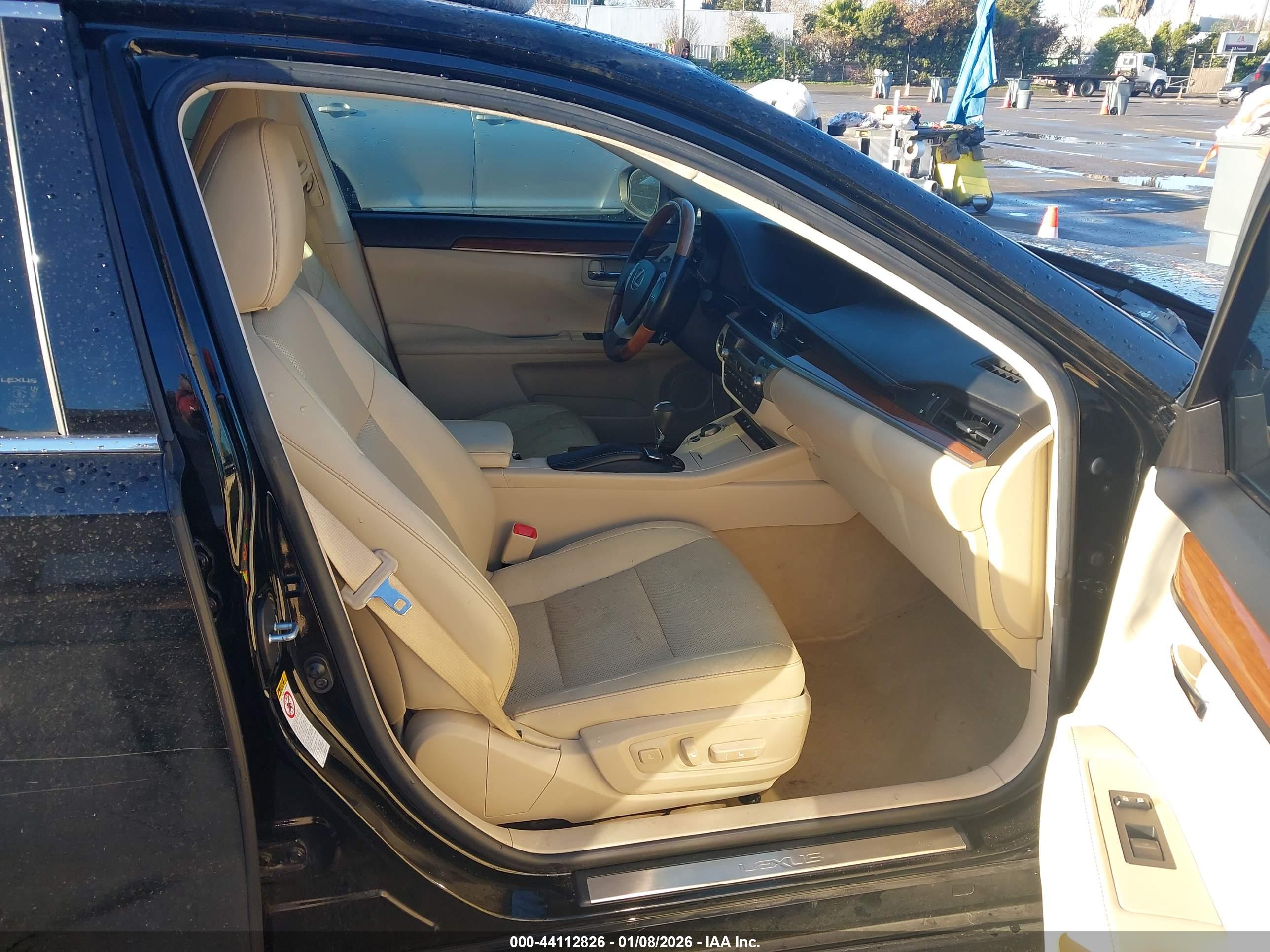 LEXUS ES image 5