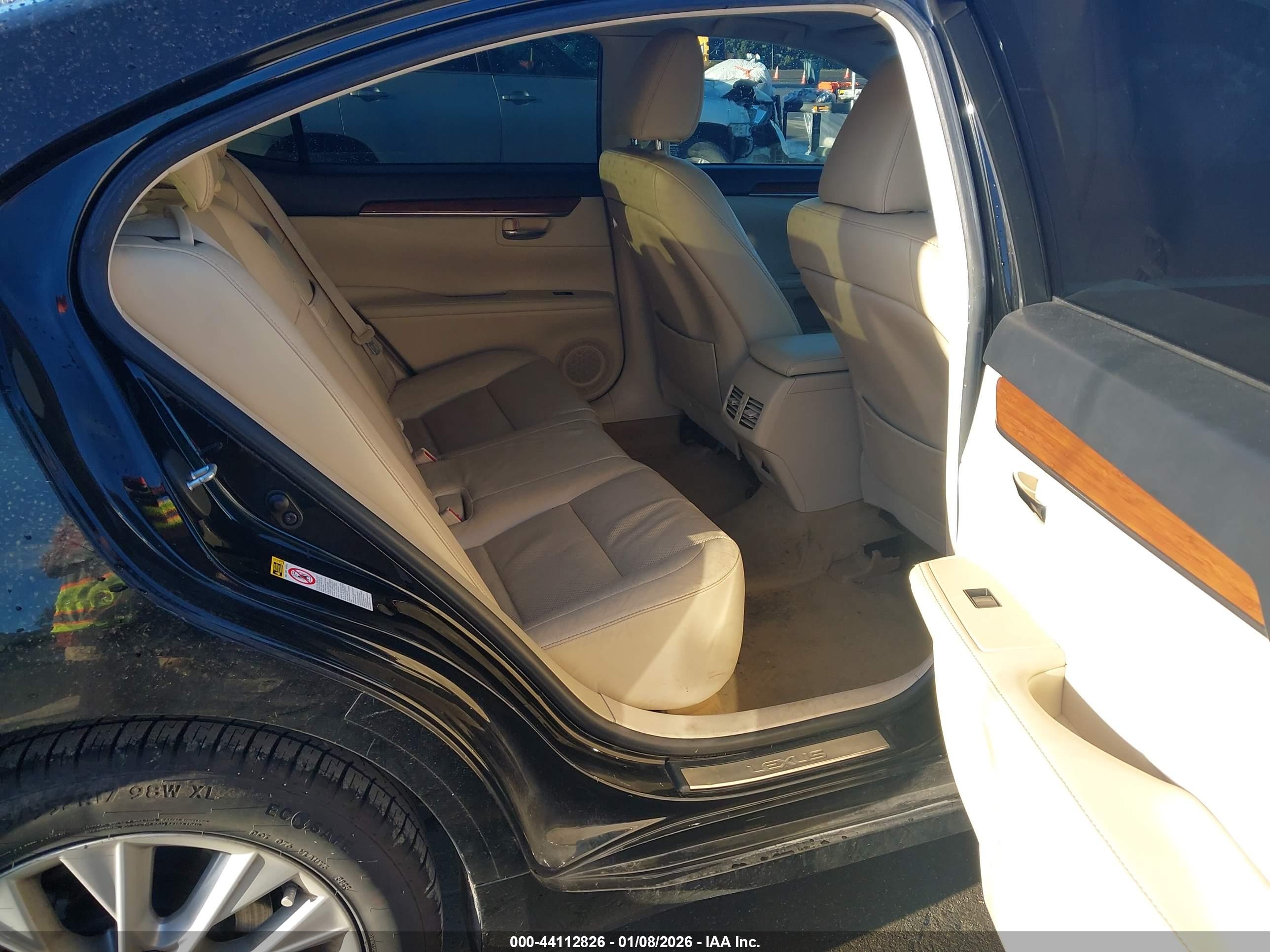 LEXUS ES image 8