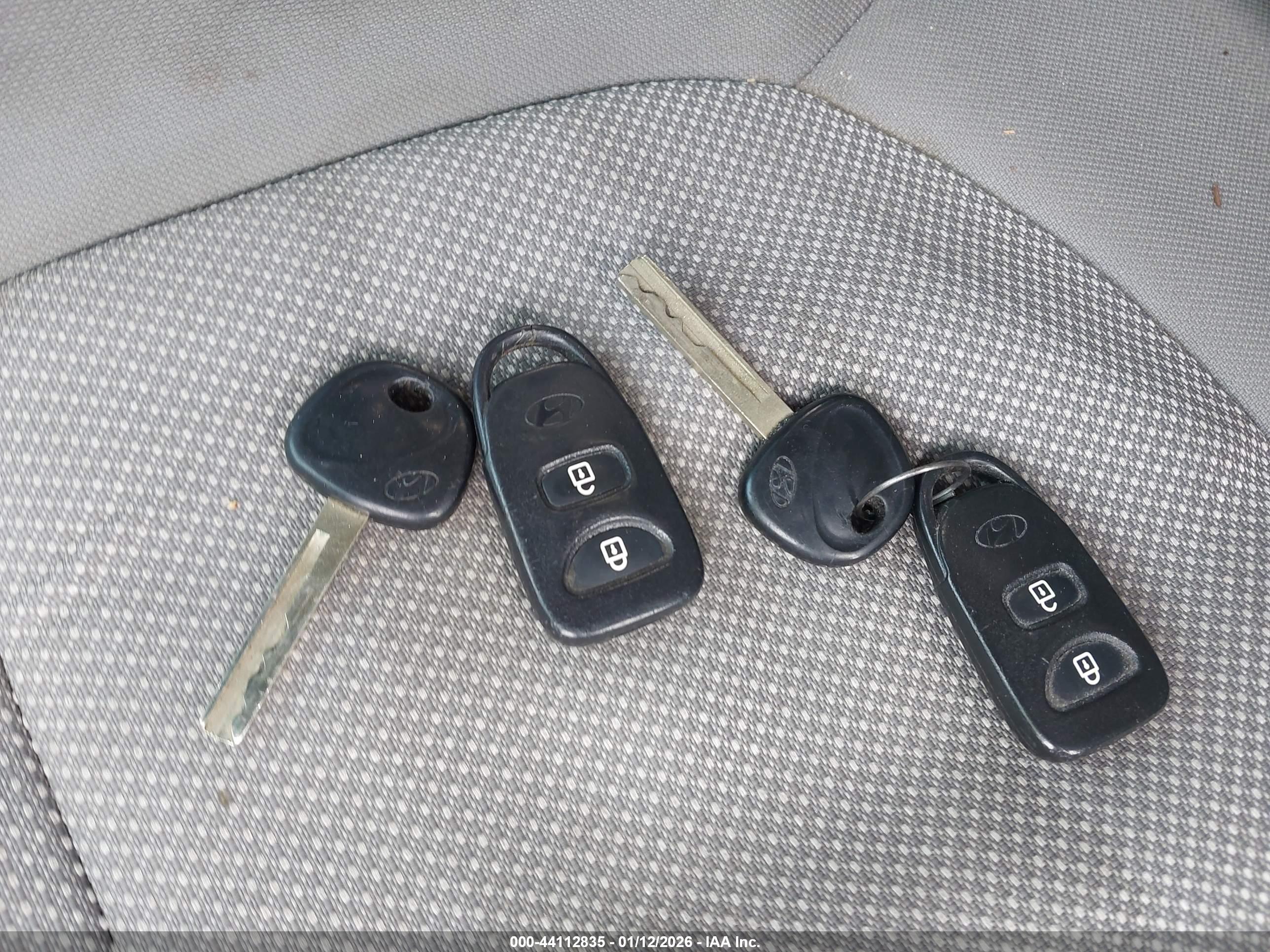 HYUNDAI ACCENT image 11