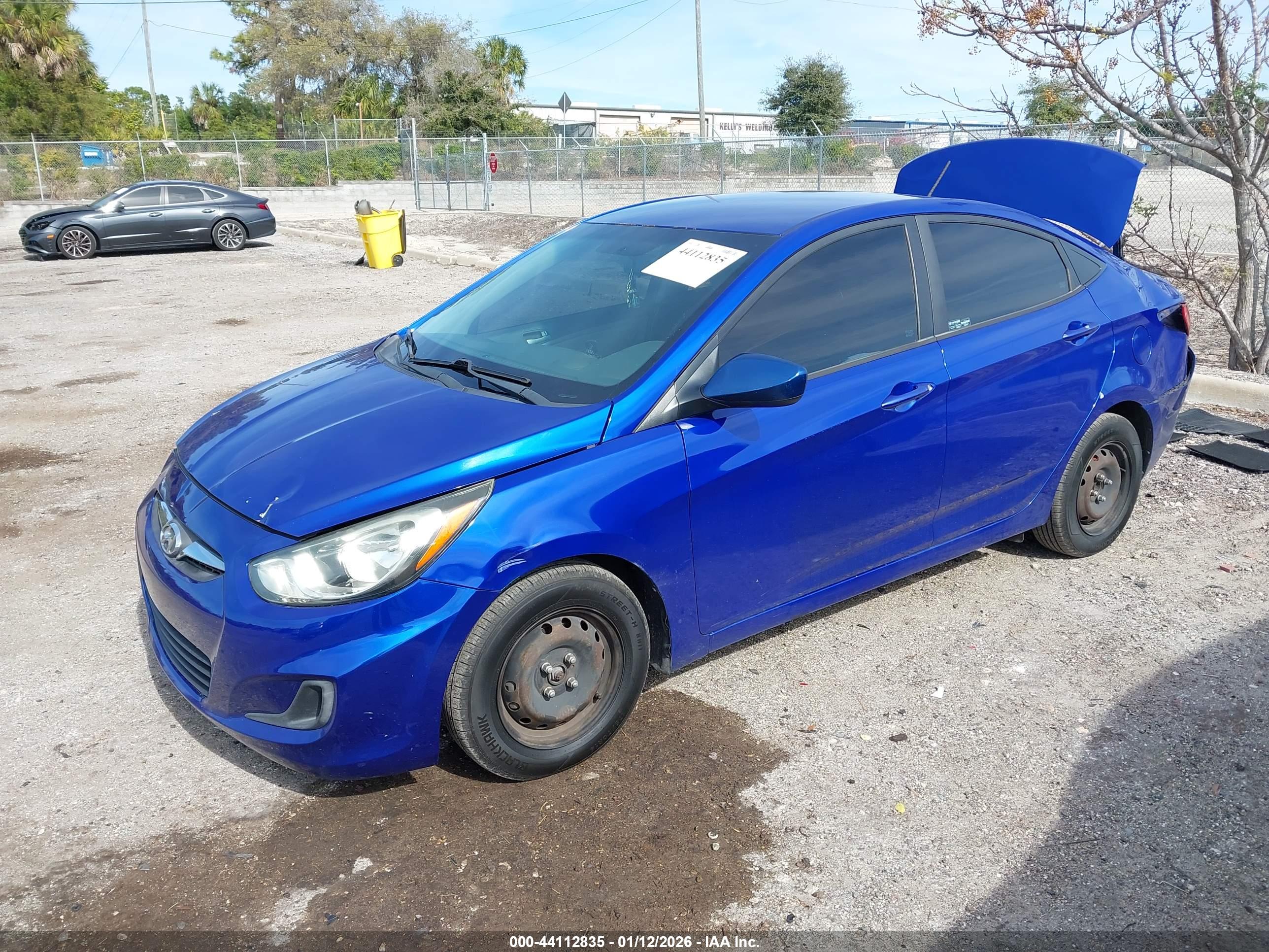 HYUNDAI ACCENT image 2