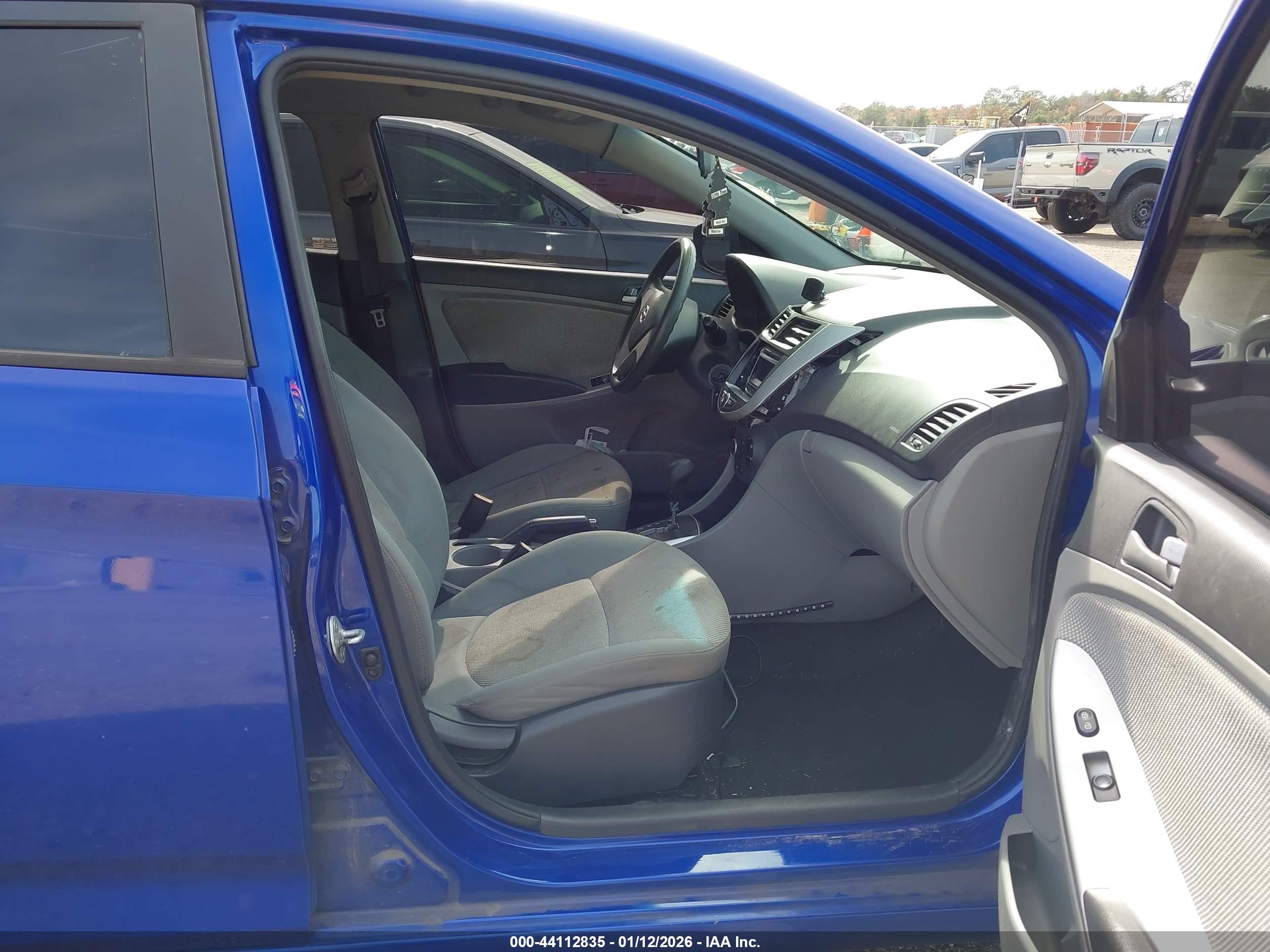 HYUNDAI ACCENT image 5