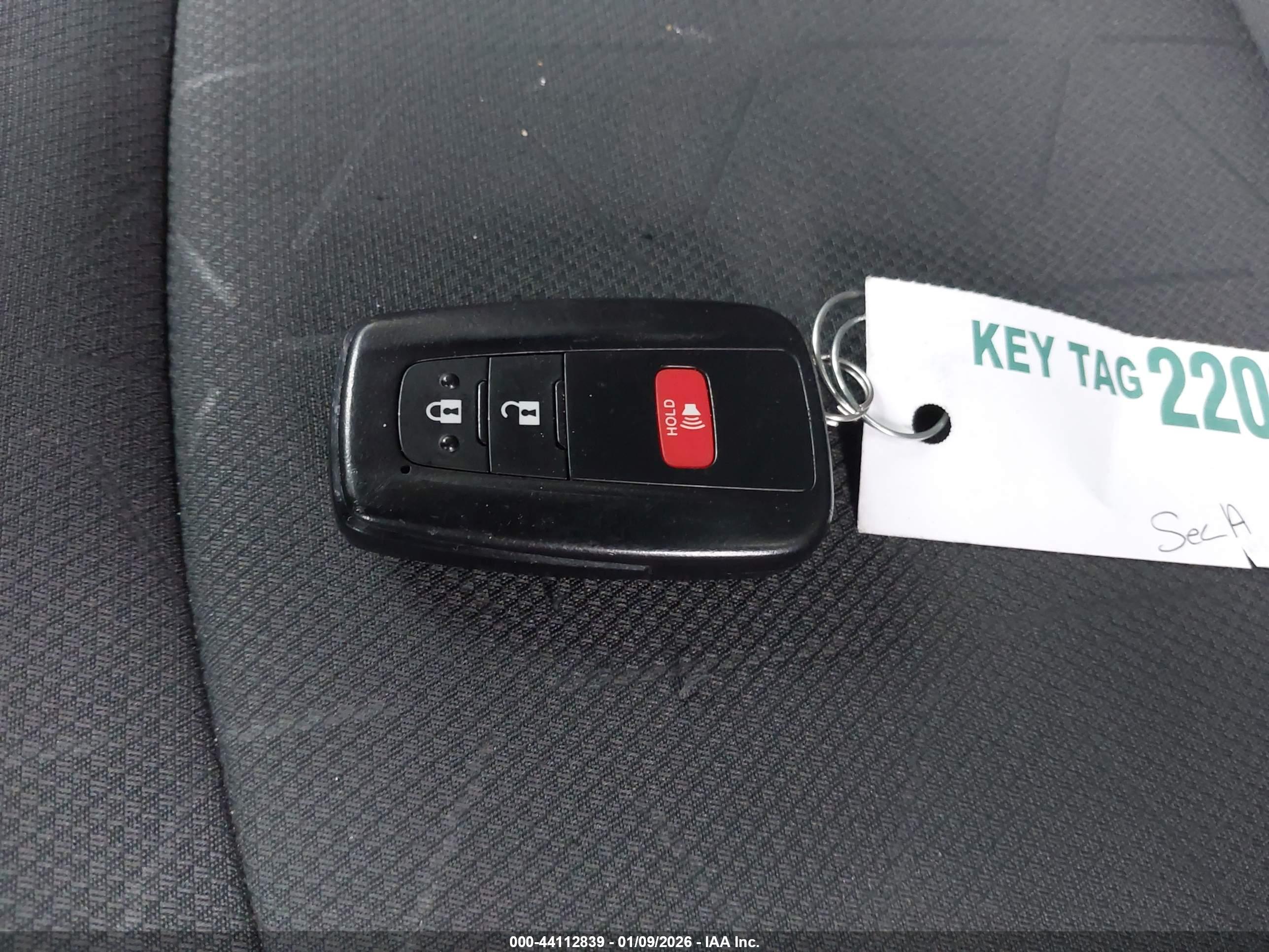 TOYOTA RAV4 image 11