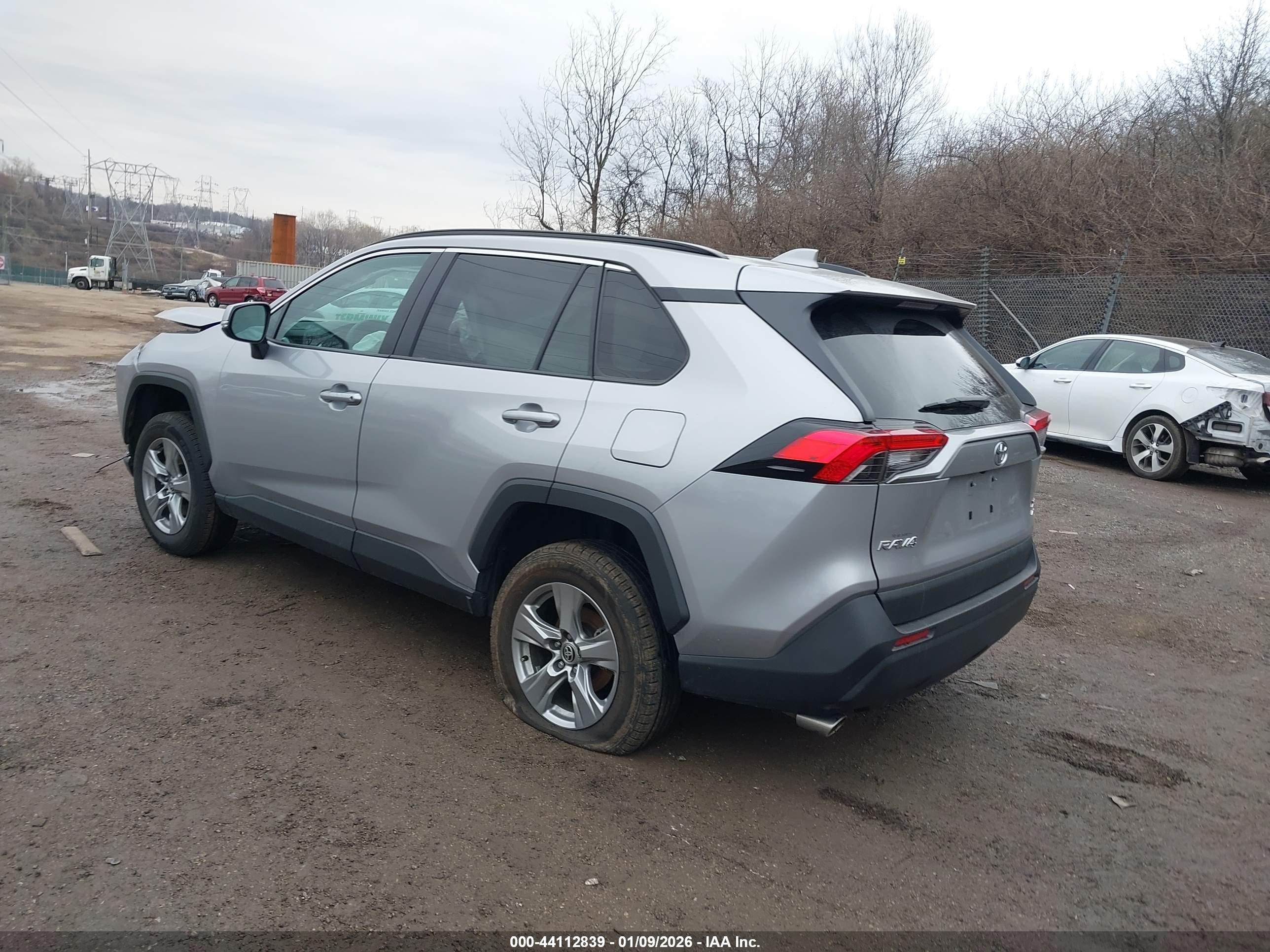 TOYOTA RAV4 image 3