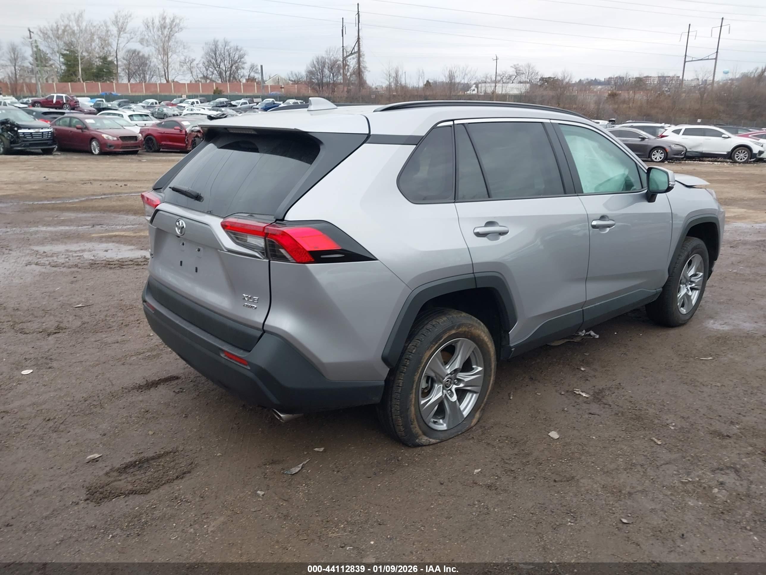 TOYOTA RAV4 image 4