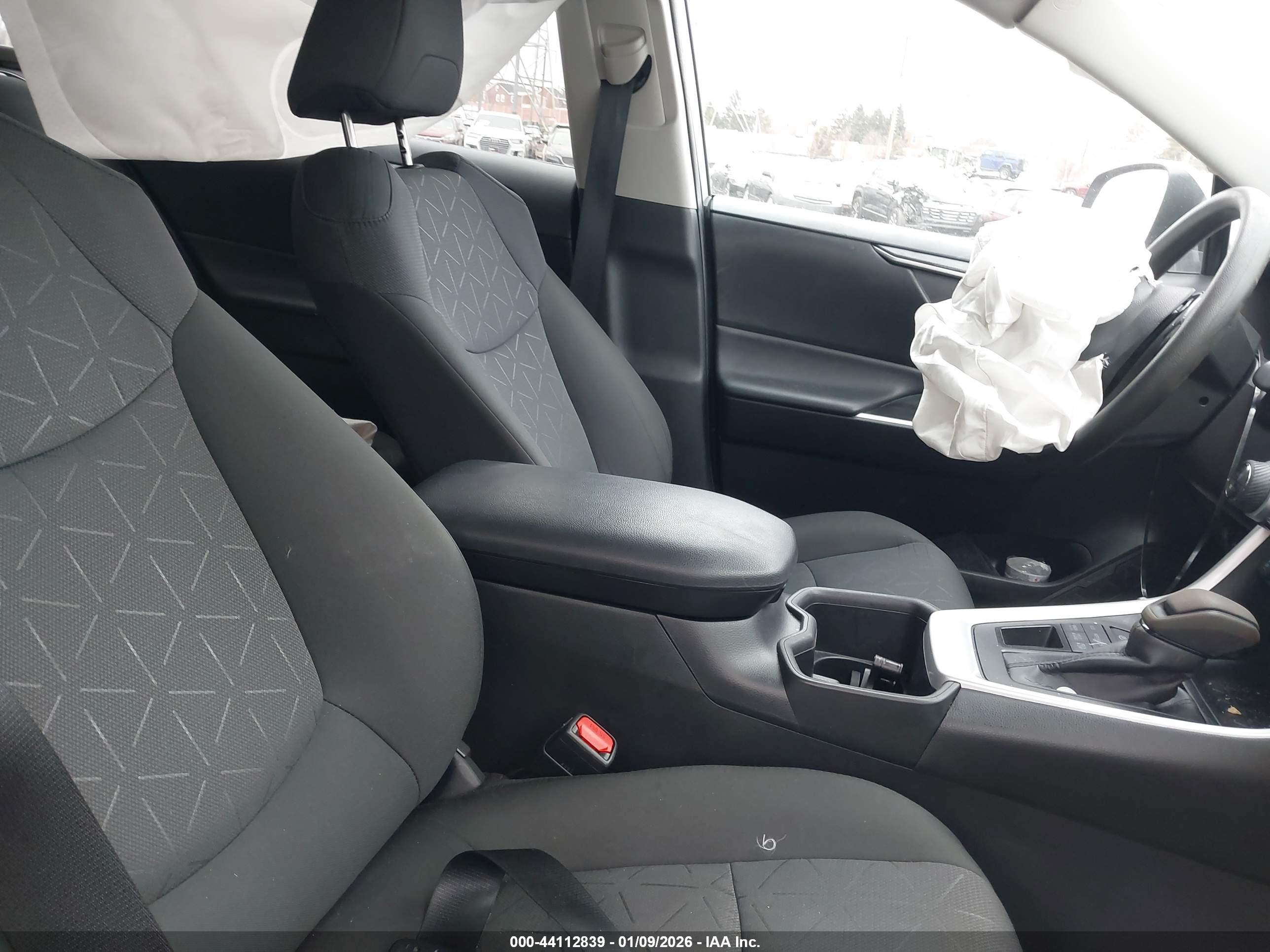 TOYOTA RAV4 image 5
