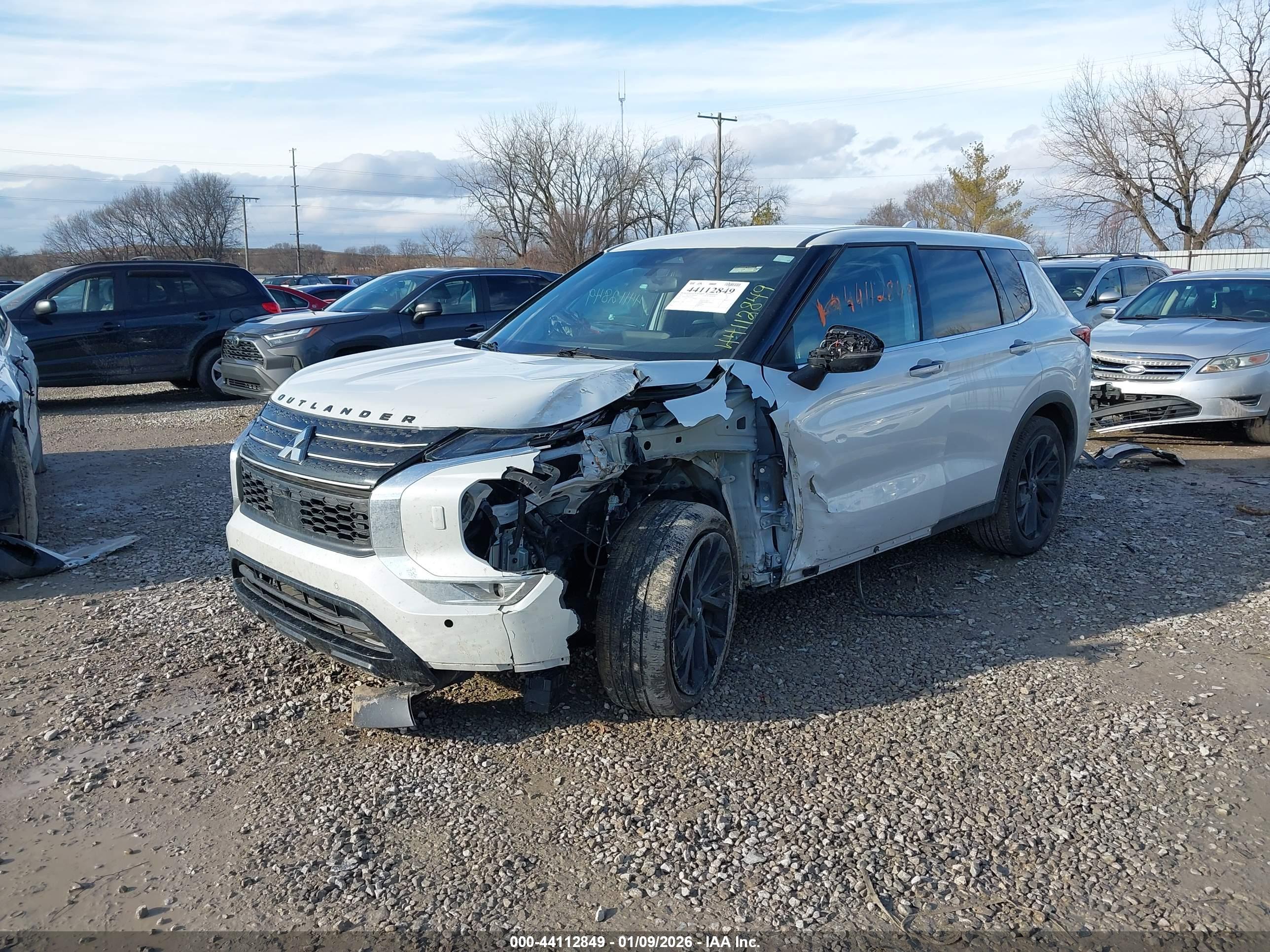 MITSUBISHI OUTLANDER image 2