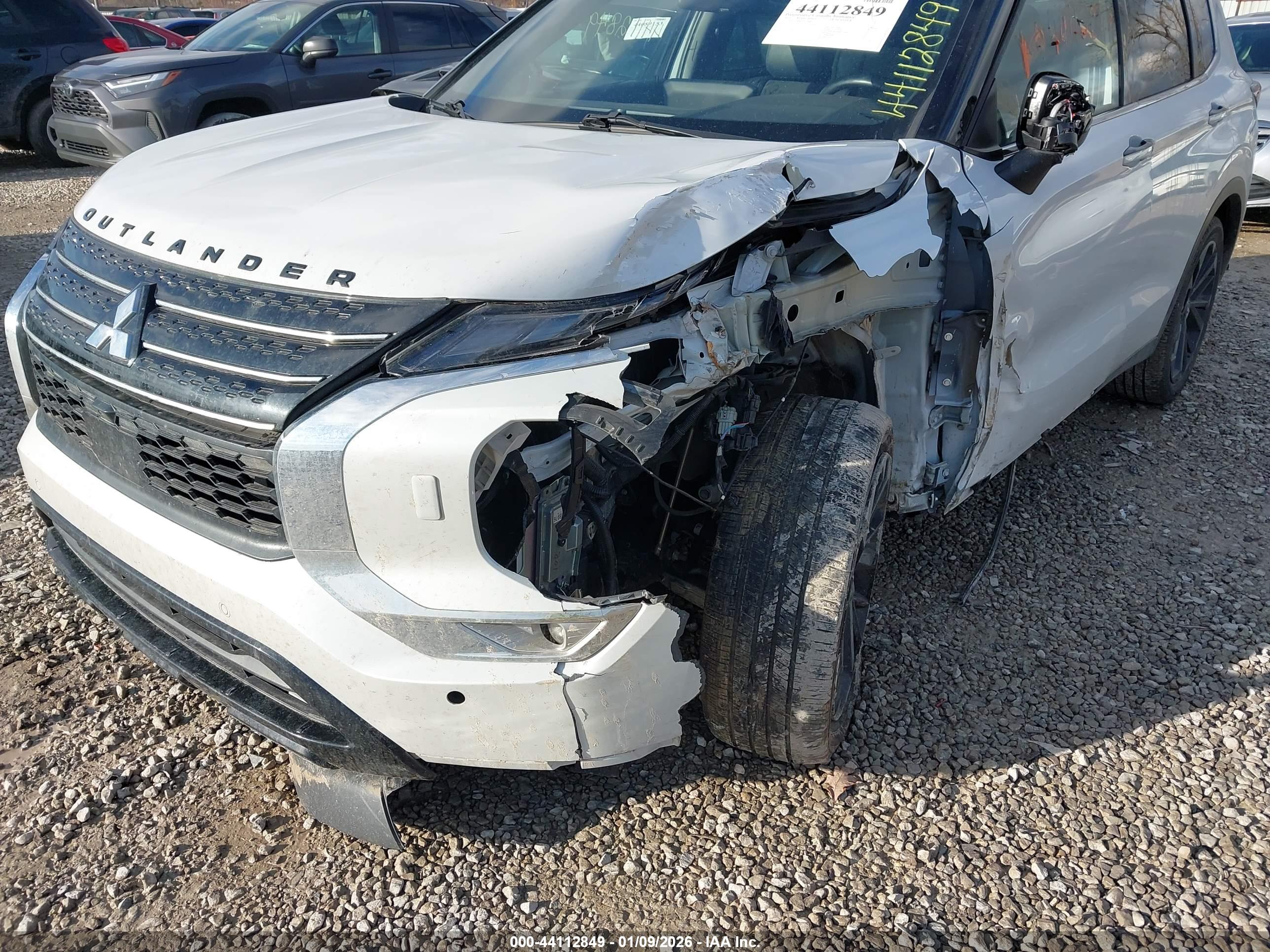 MITSUBISHI OUTLANDER image 6