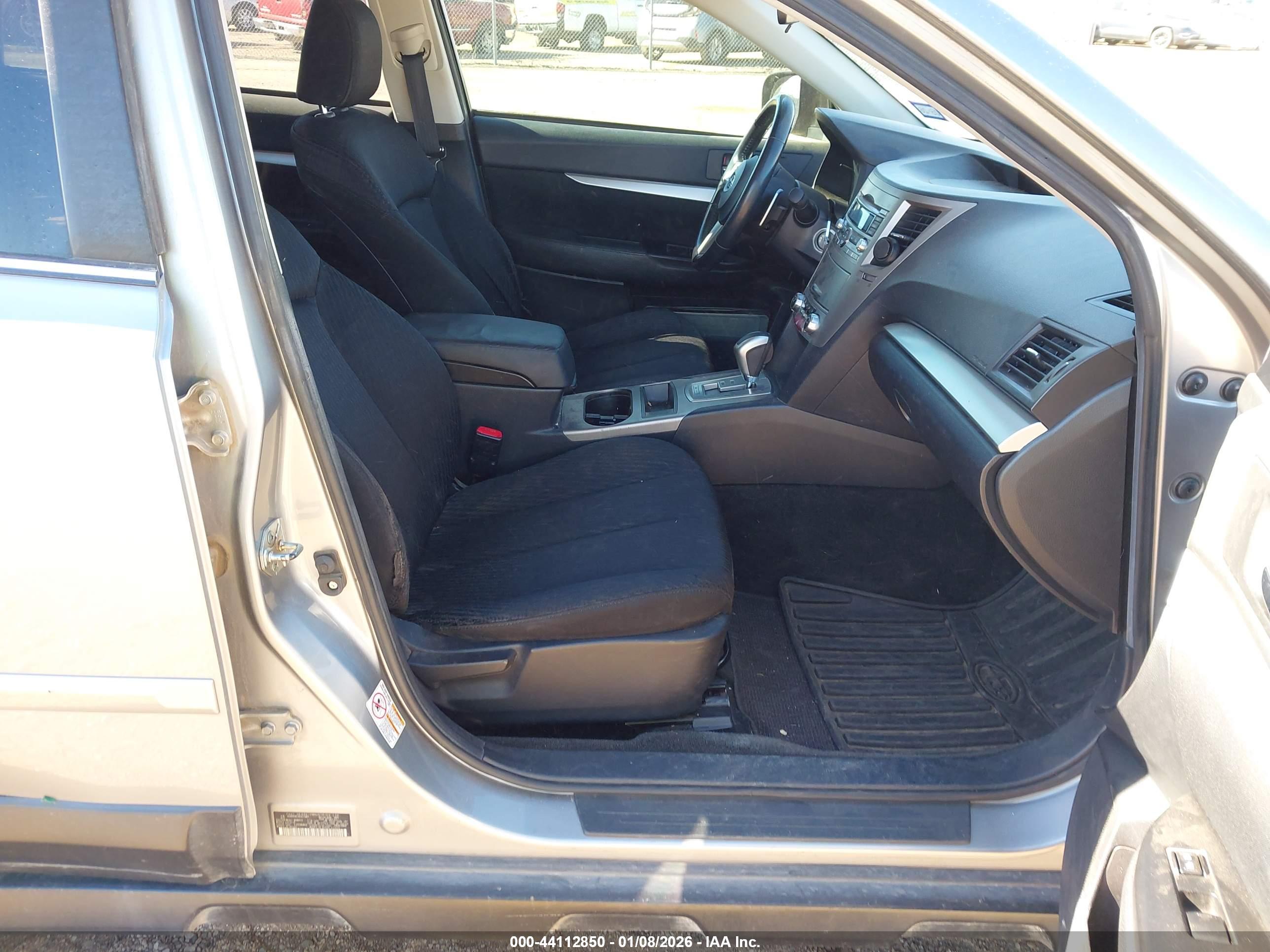 SUBARU OUTBACK image 5