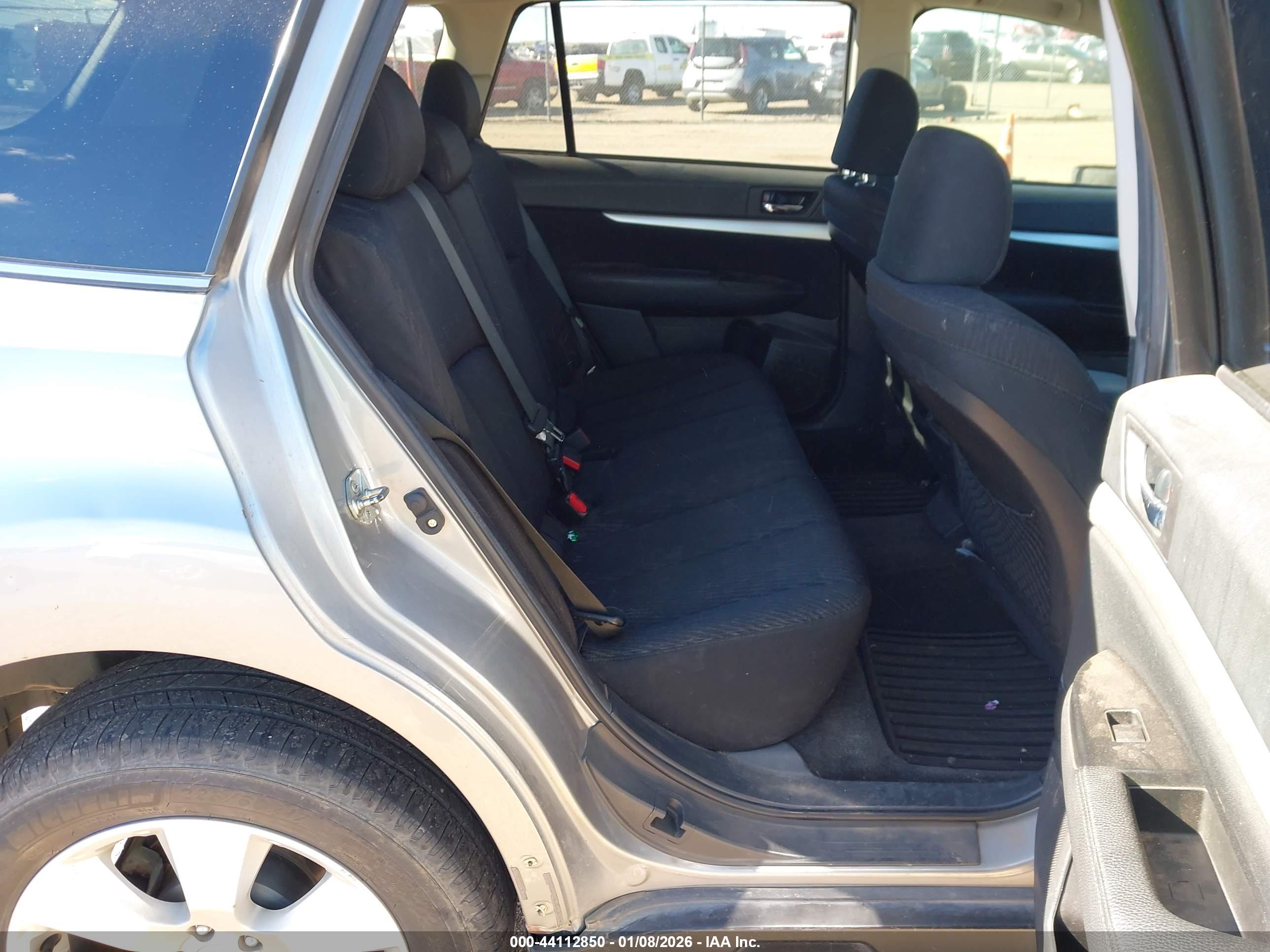 SUBARU OUTBACK image 8