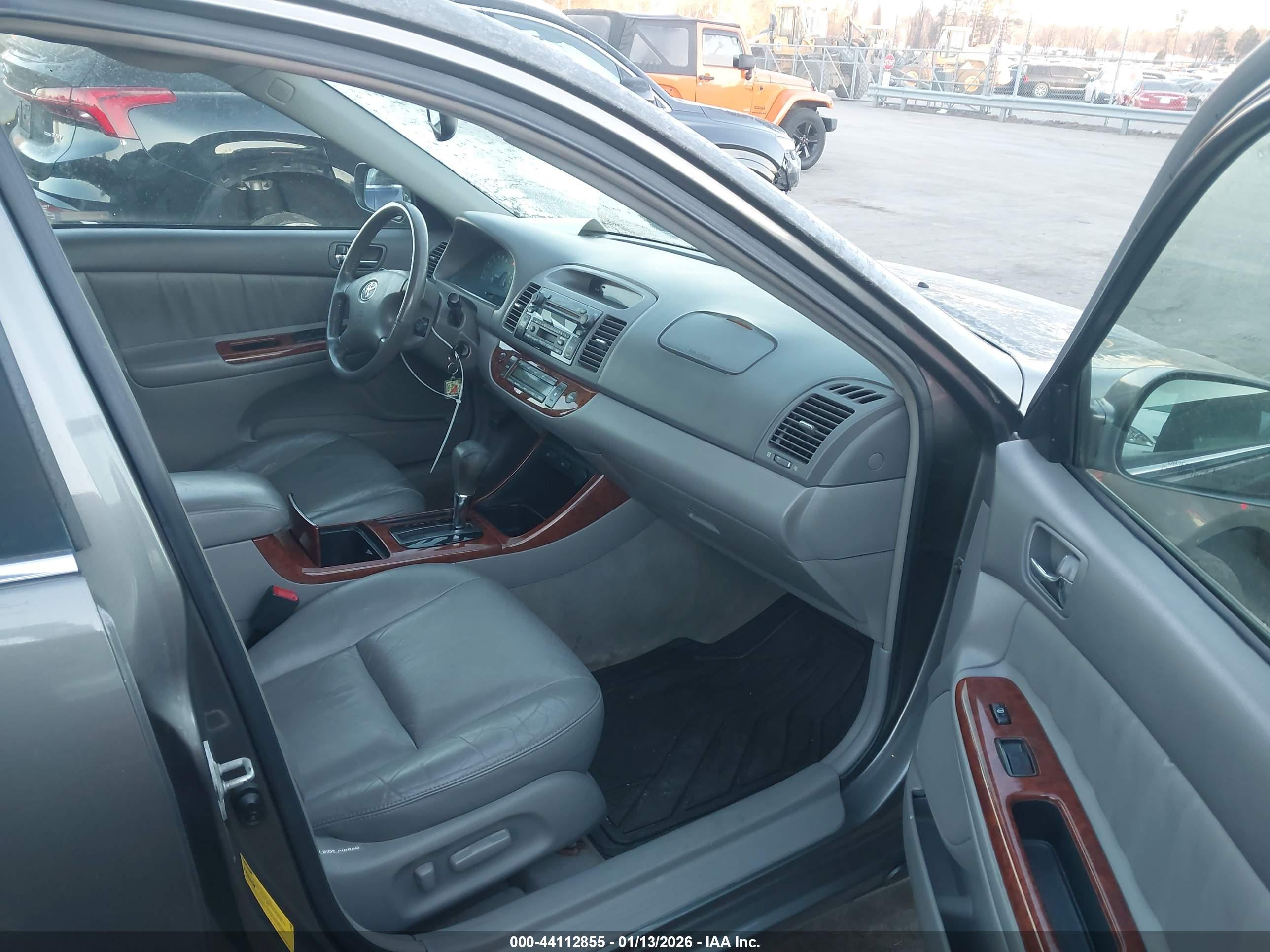 TOYOTA CAMRY image 5